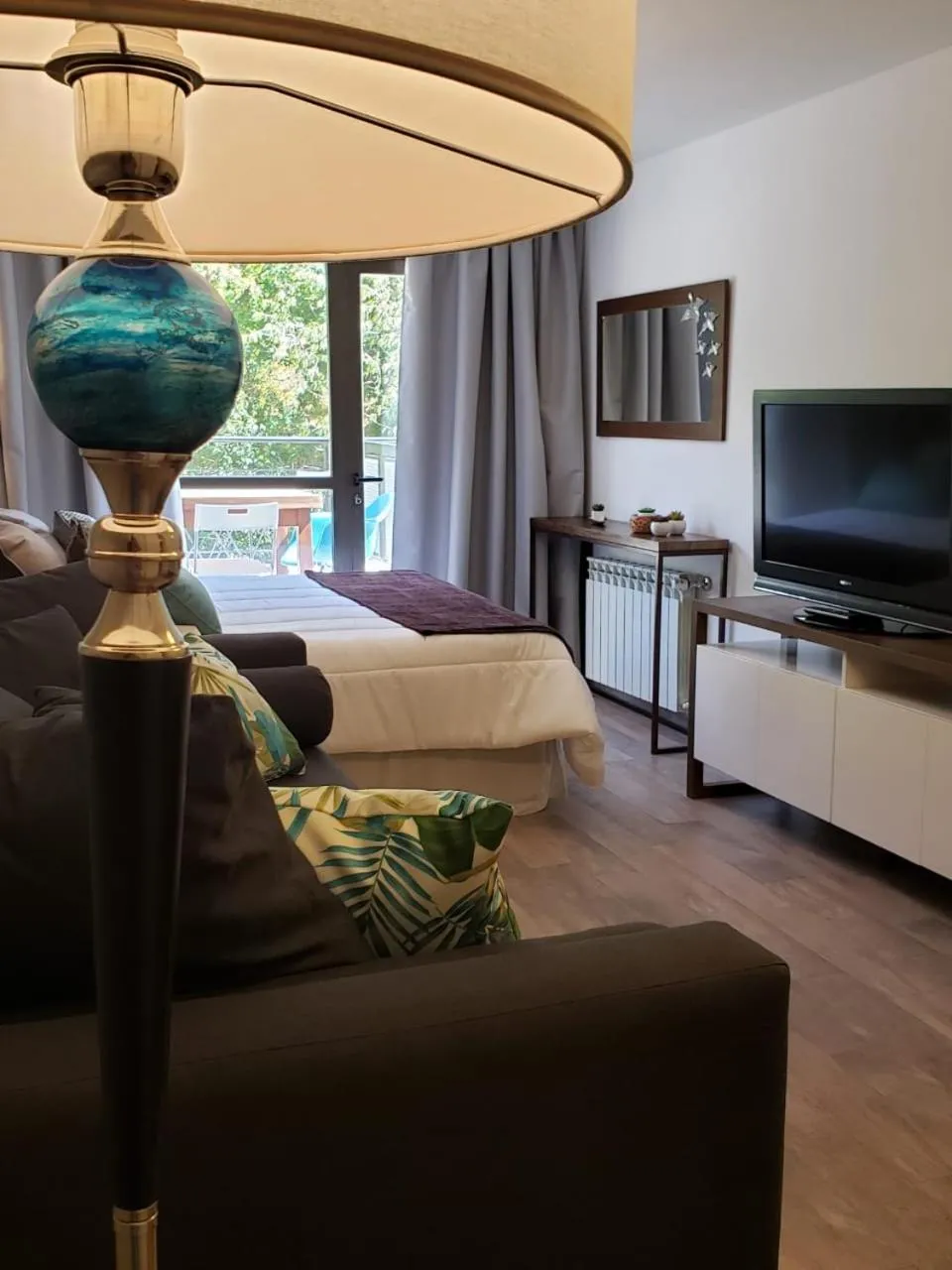 URBANA SUITES & STUDIOS 440