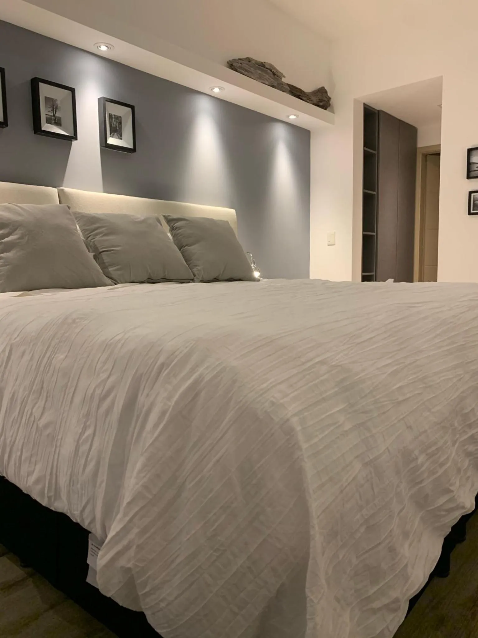 URBANA SUITES & STUDIOS 440