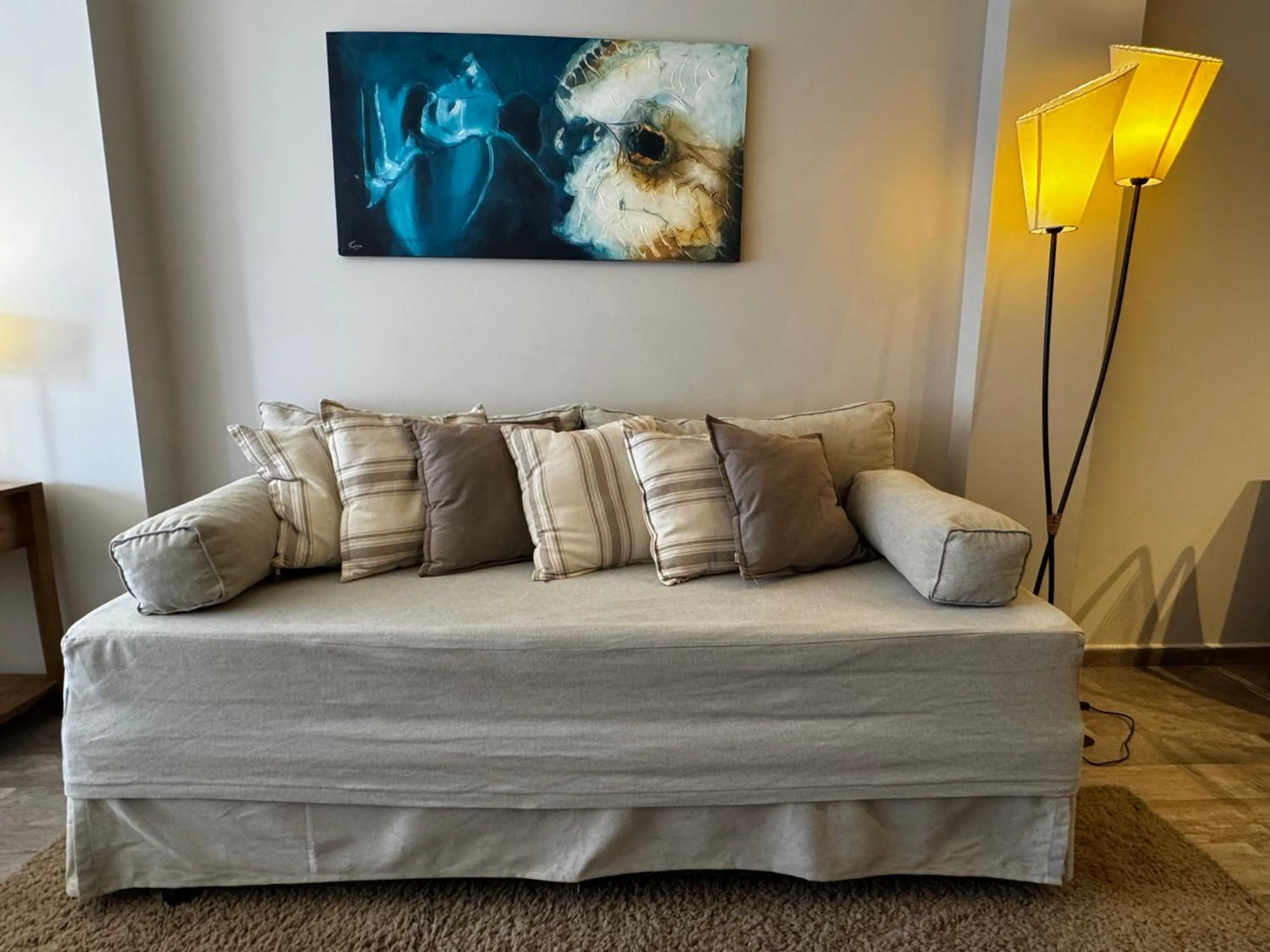 URBANA SUITES & STUDIOS 440