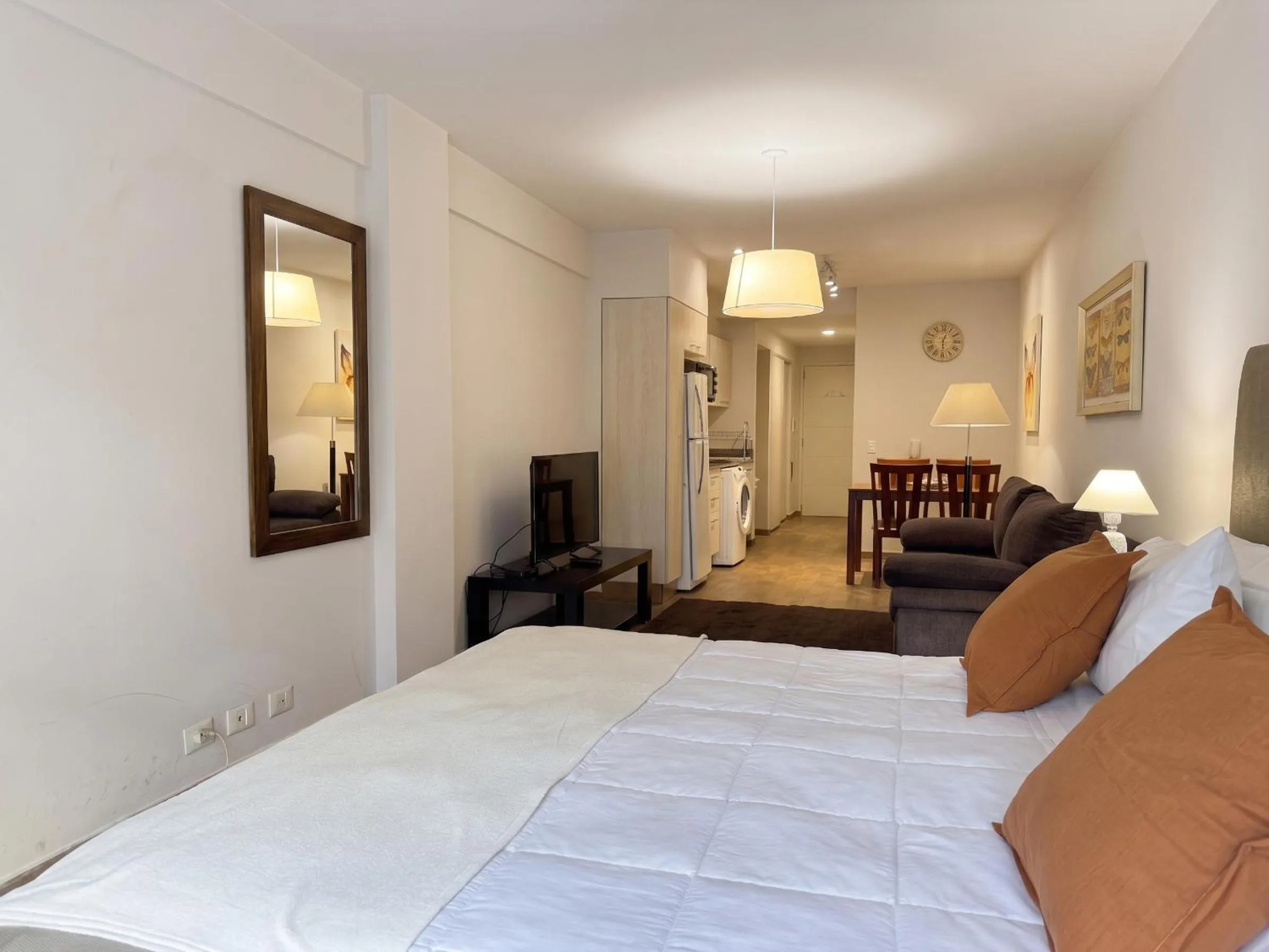 URBANA SUITES & STUDIOS 440