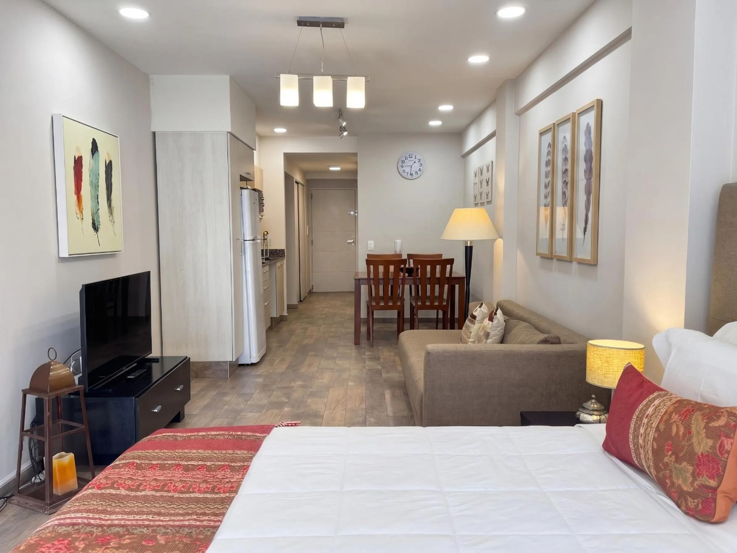 URBANA SUITES & STUDIOS 440