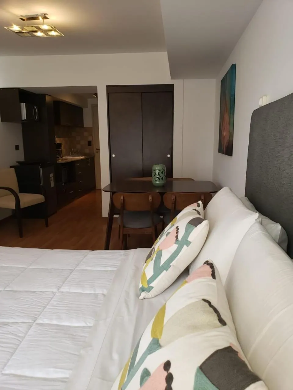 URBANA SUITES & STUDIOS 440