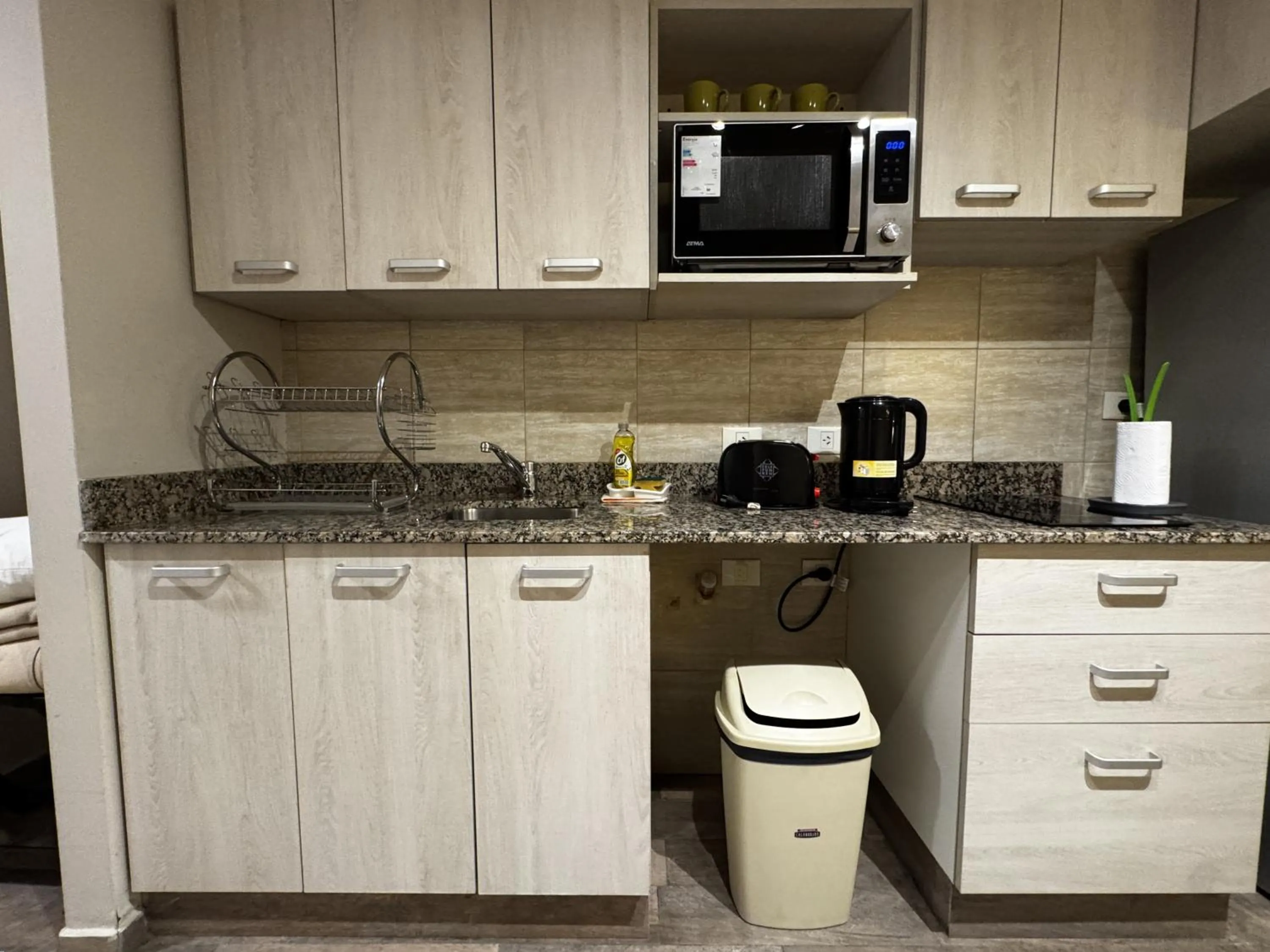 URBANA SUITES & STUDIOS 440