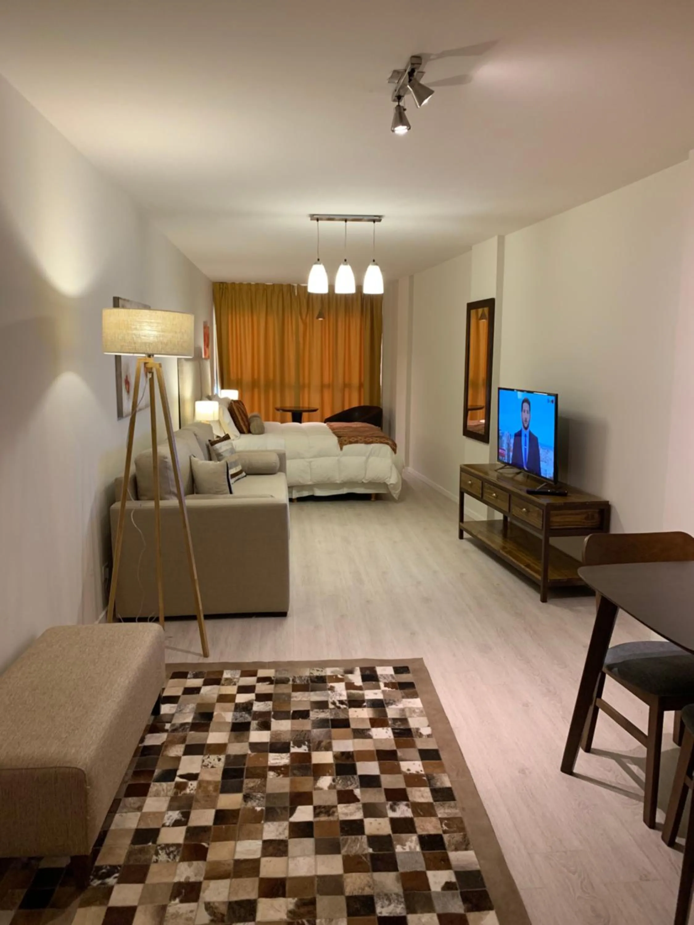 URBANA SUITES & STUDIOS 440