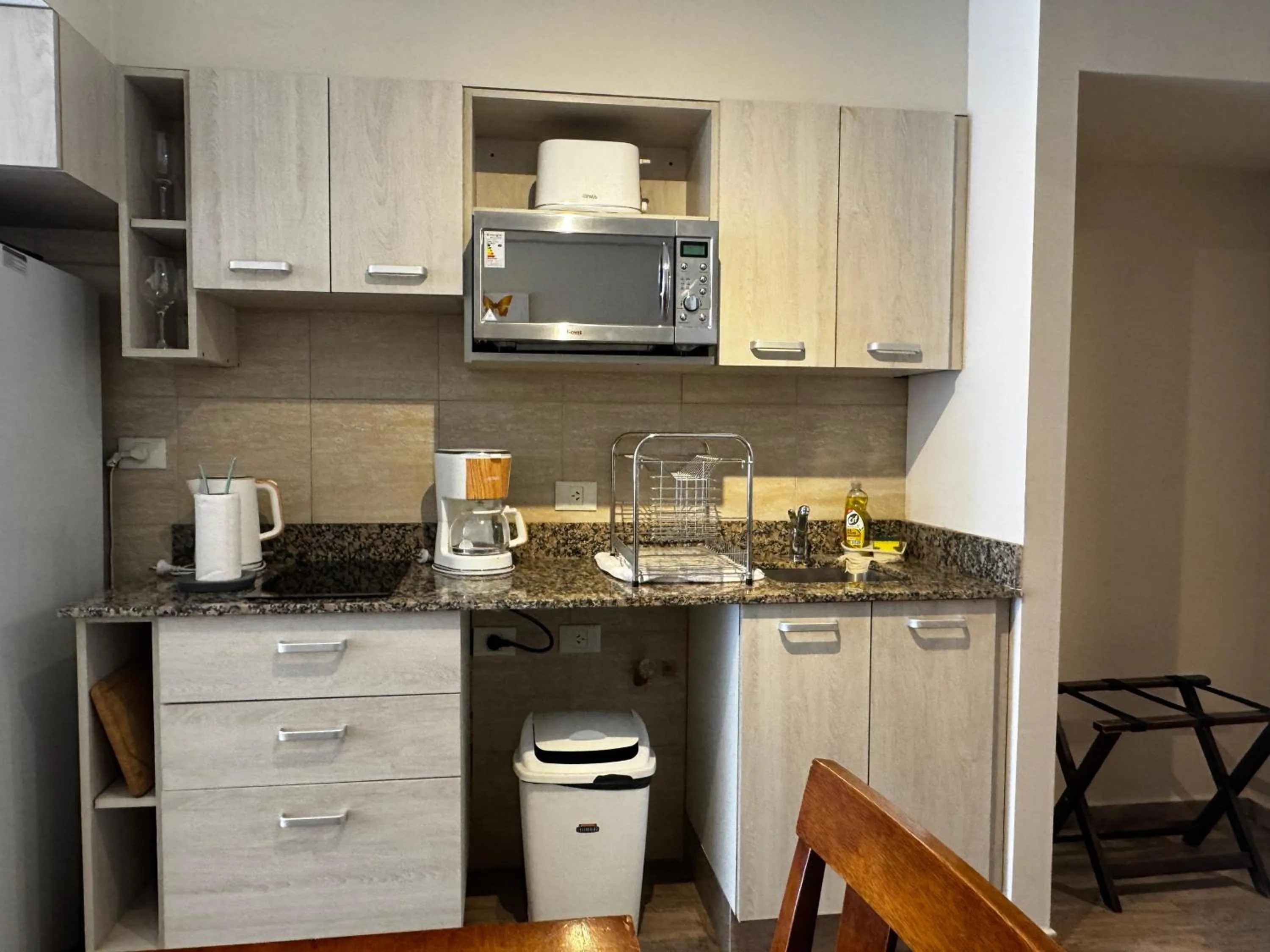 URBANA SUITES & STUDIOS 440