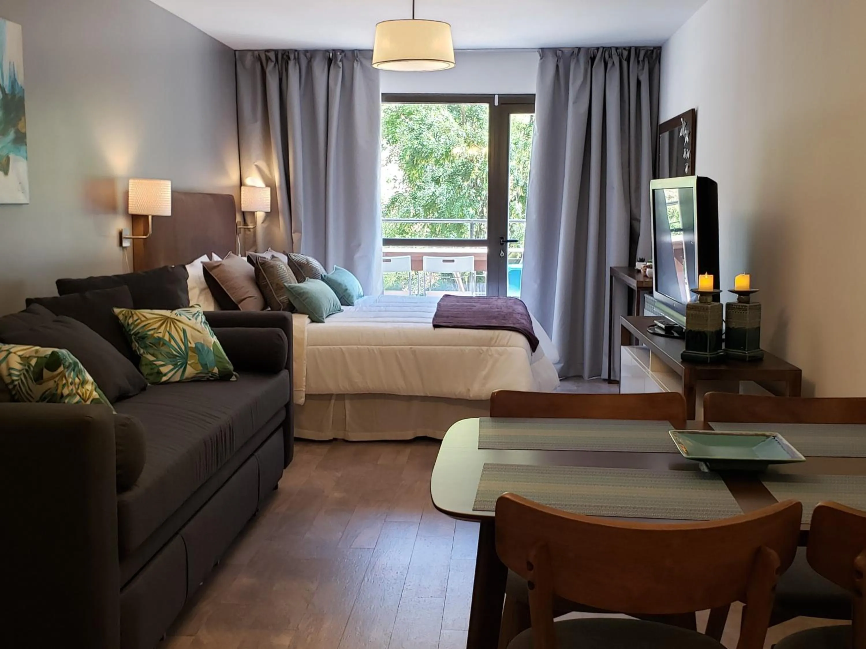 URBANA SUITES & STUDIOS 440