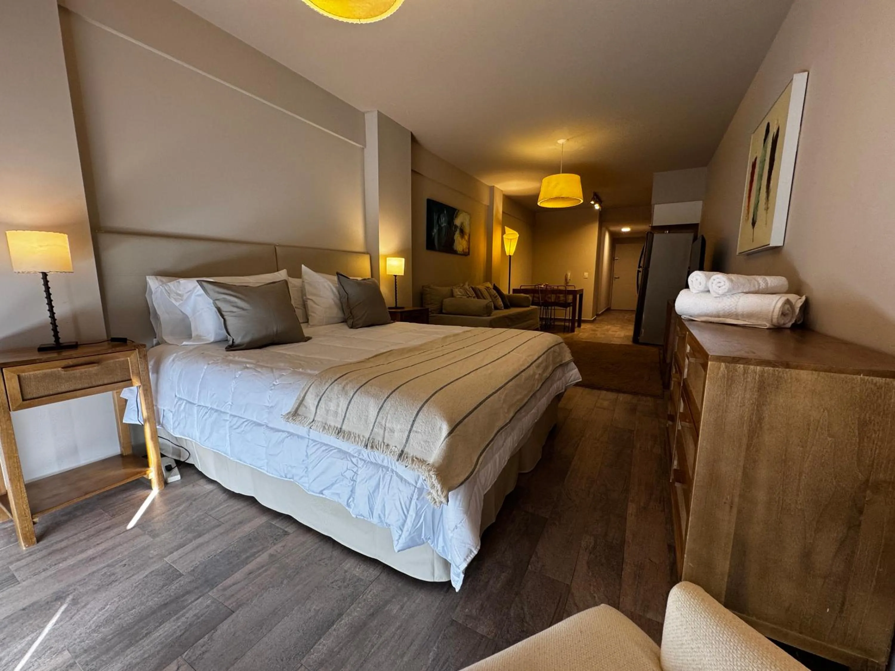 URBANA SUITES & STUDIOS 440