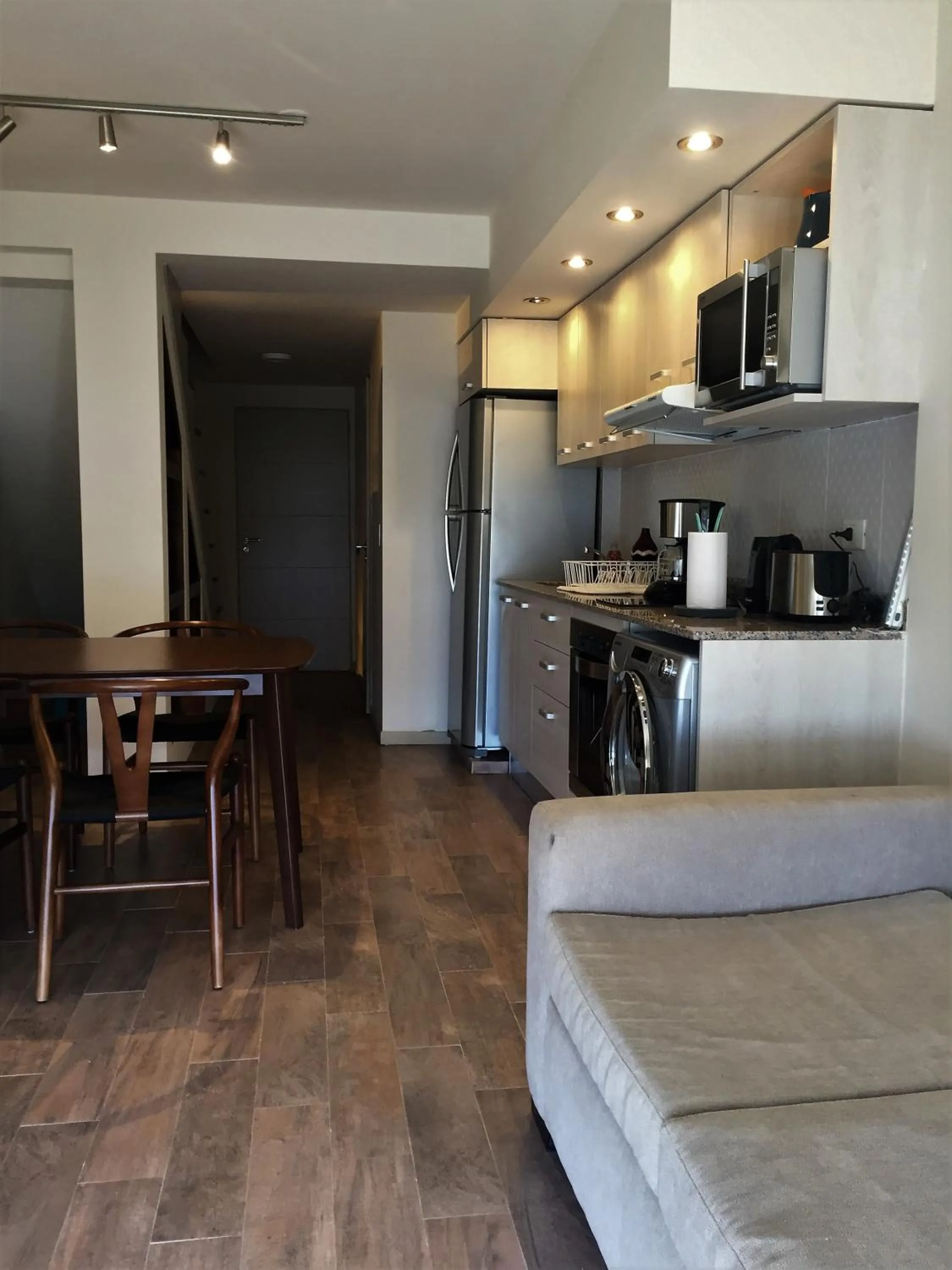 URBANA SUITES & STUDIOS 440