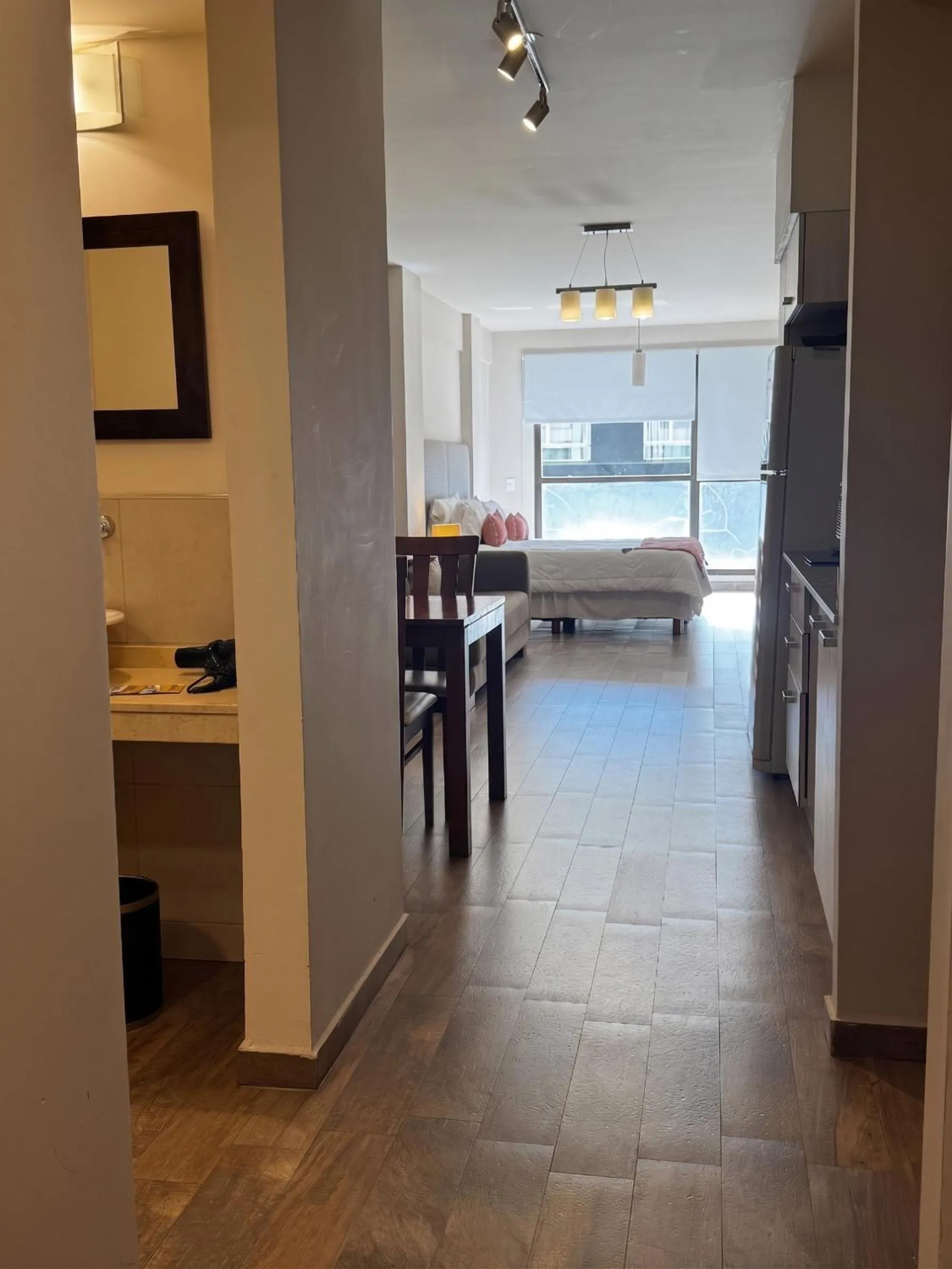 URBANA SUITES & STUDIOS 440