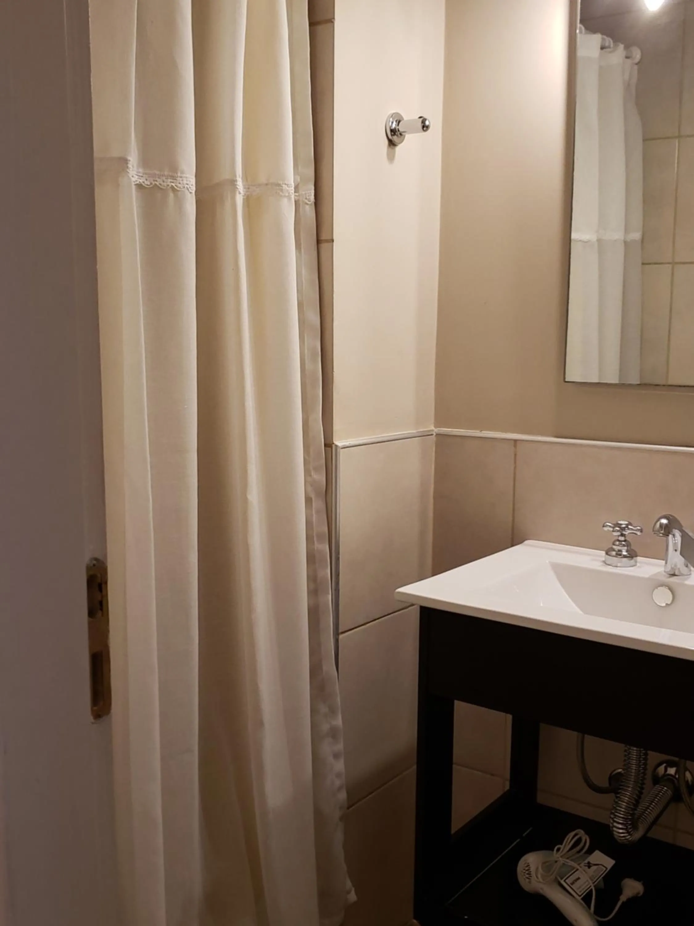 URBANA SUITES & STUDIOS 440