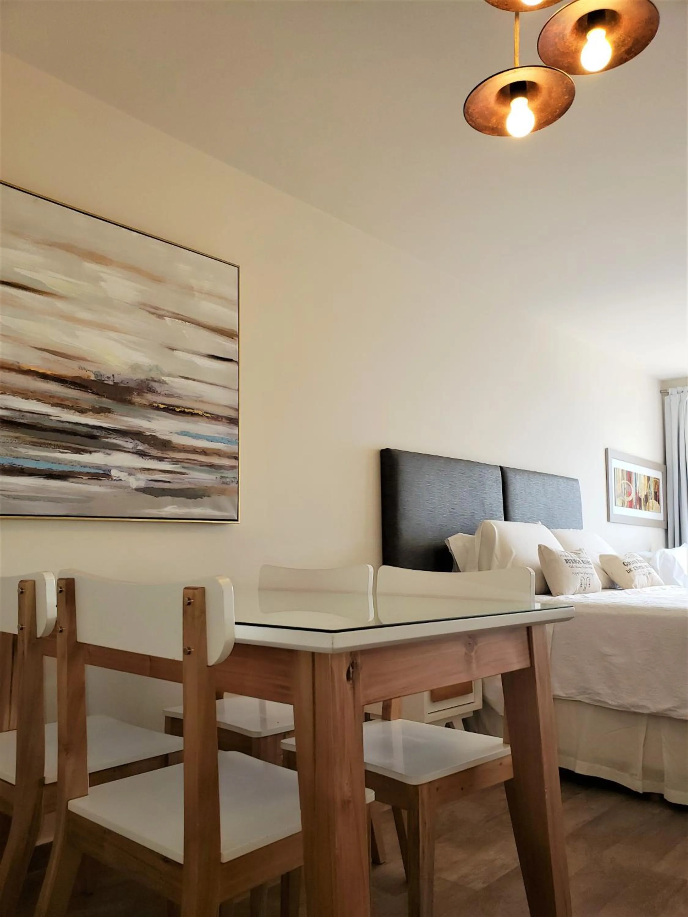 URBANA SUITES & STUDIOS 440