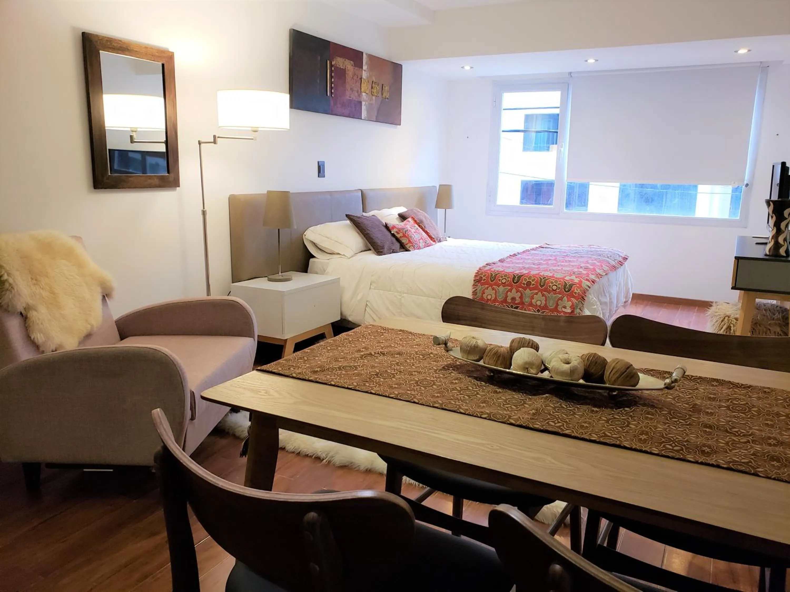 URBANA SUITES & STUDIOS 440