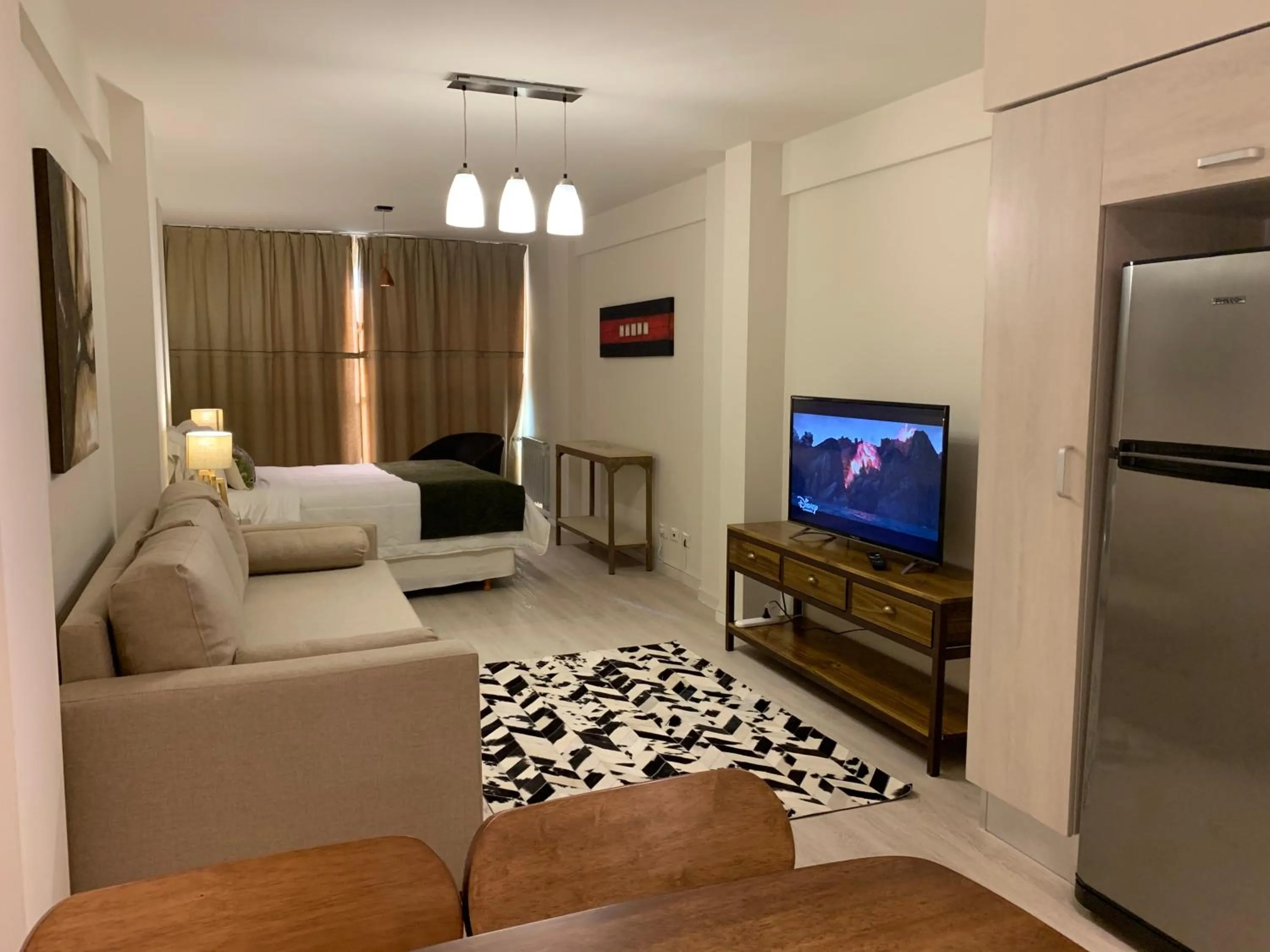 URBANA SUITES & STUDIOS 440