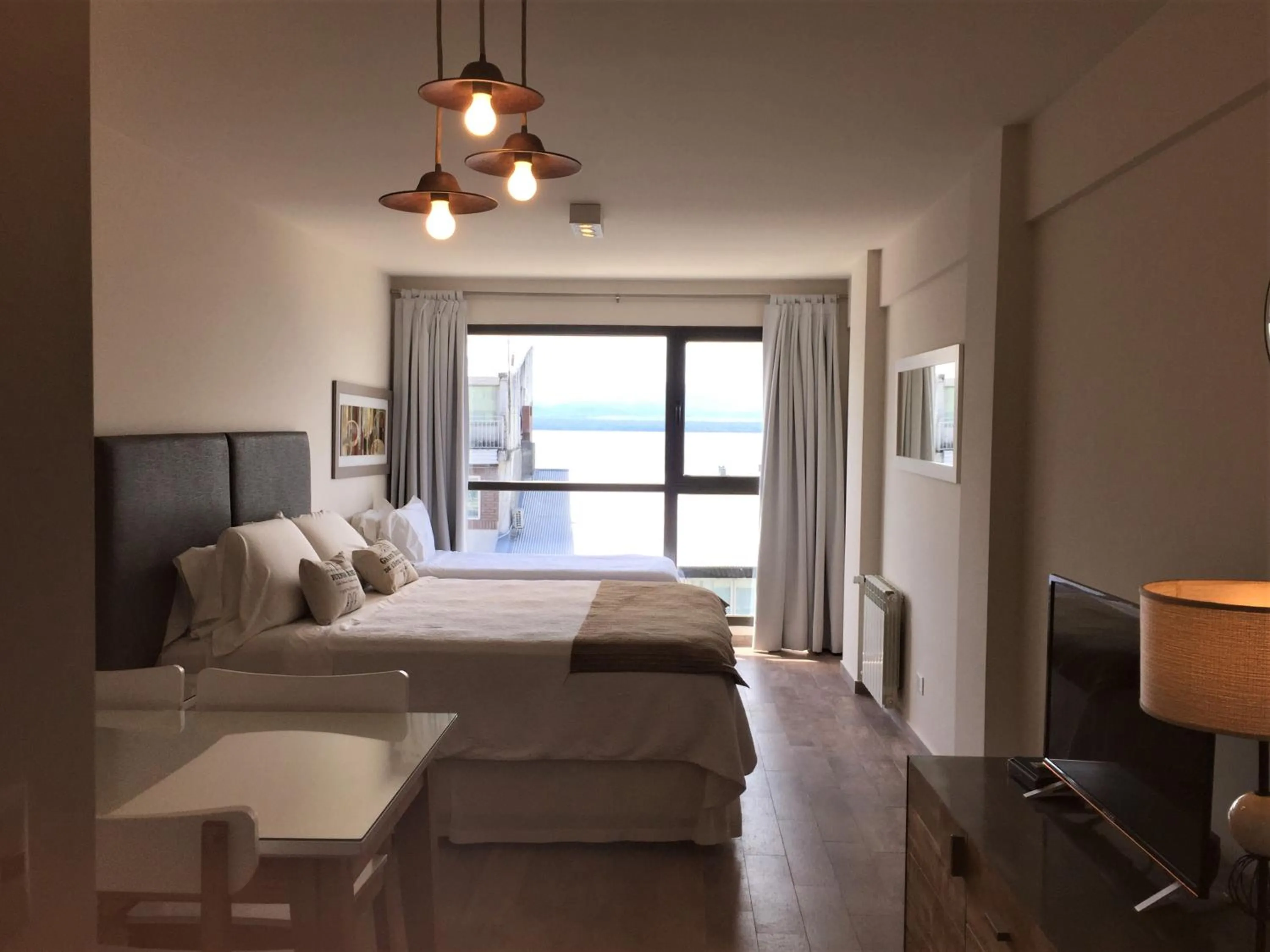 URBANA SUITES & STUDIOS 440