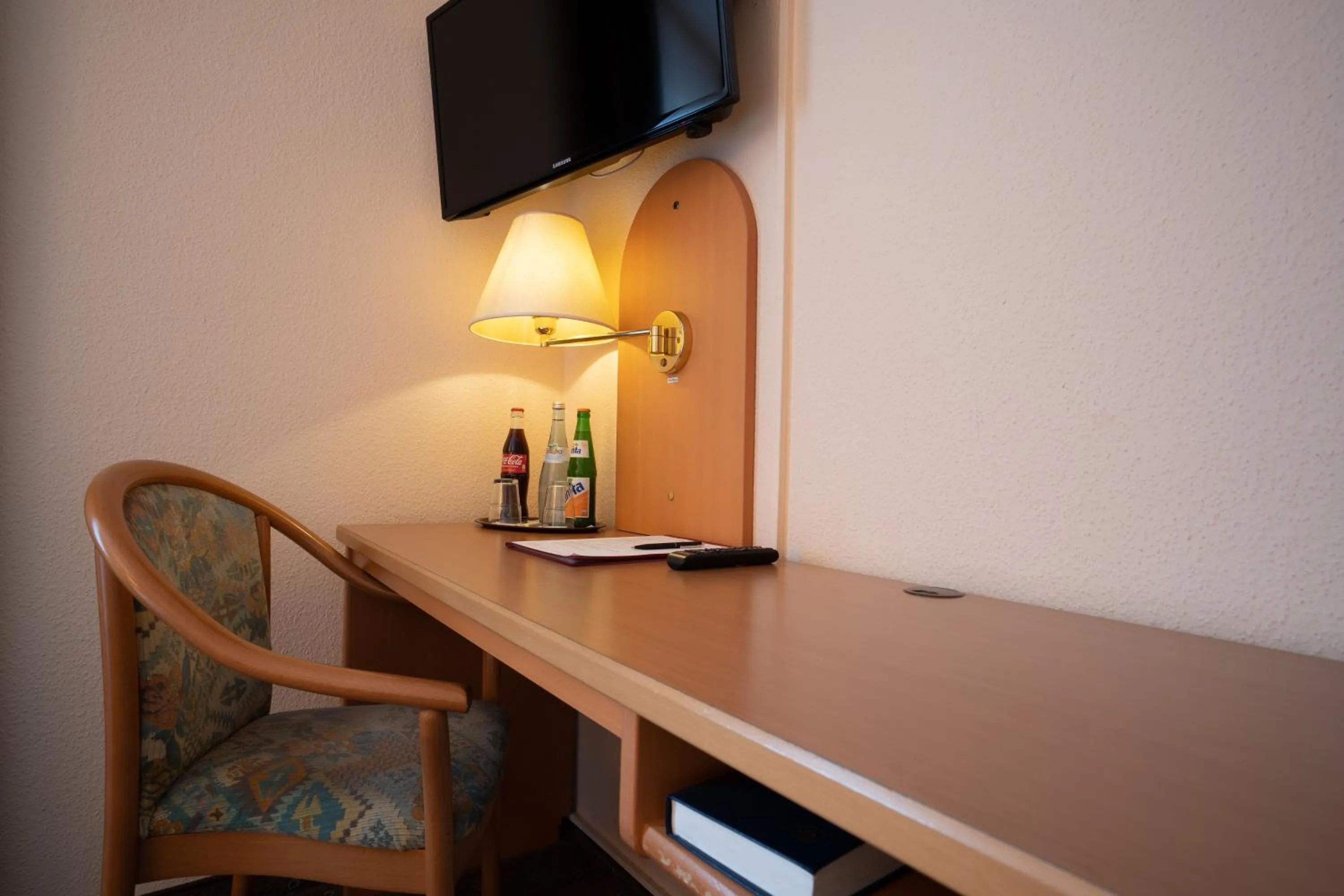 Communal lounge/ TV room in Hotel Zum Prinzen Sinsheim