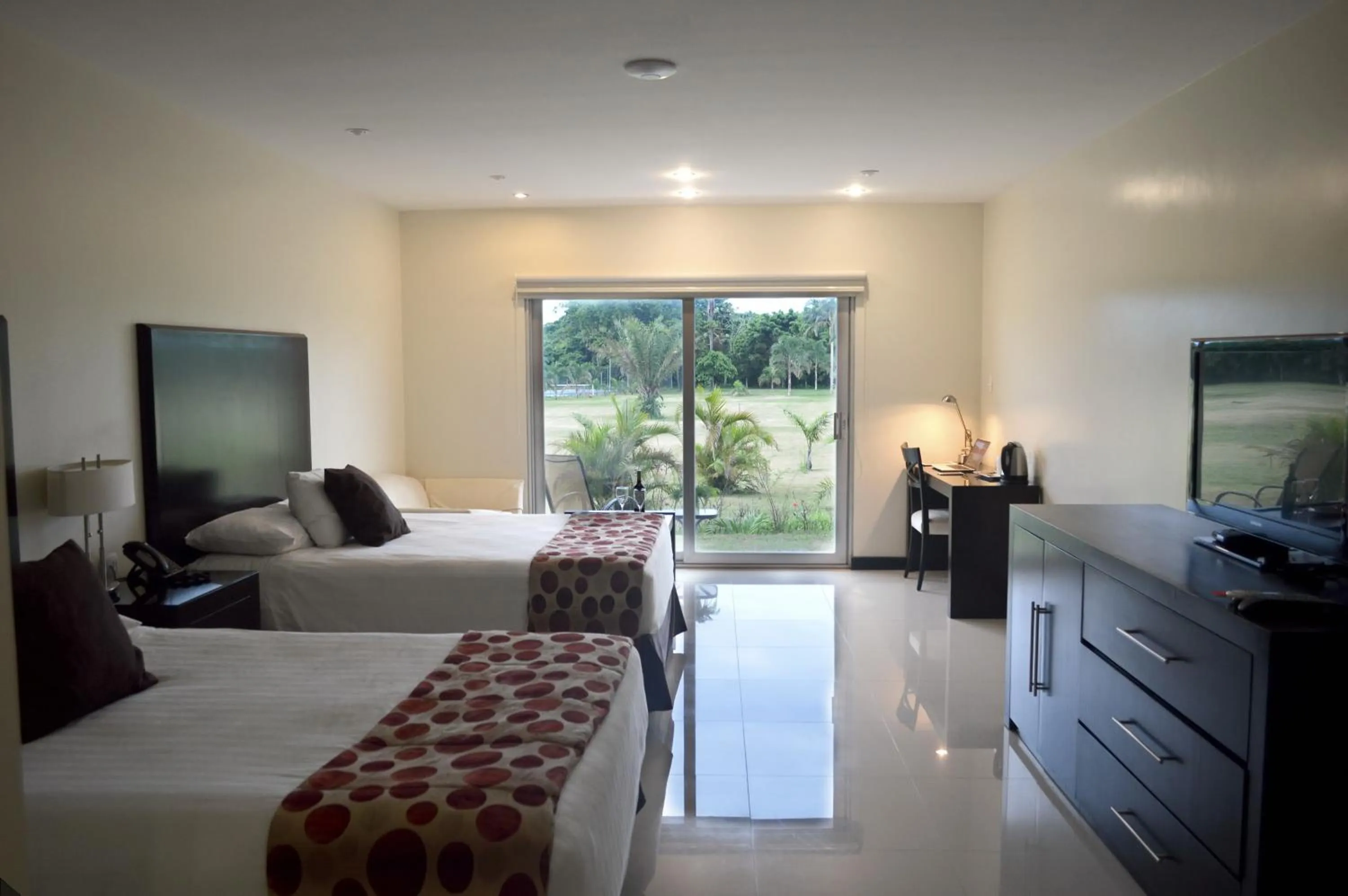 Photo of the whole room, Bed in Sun Hotel