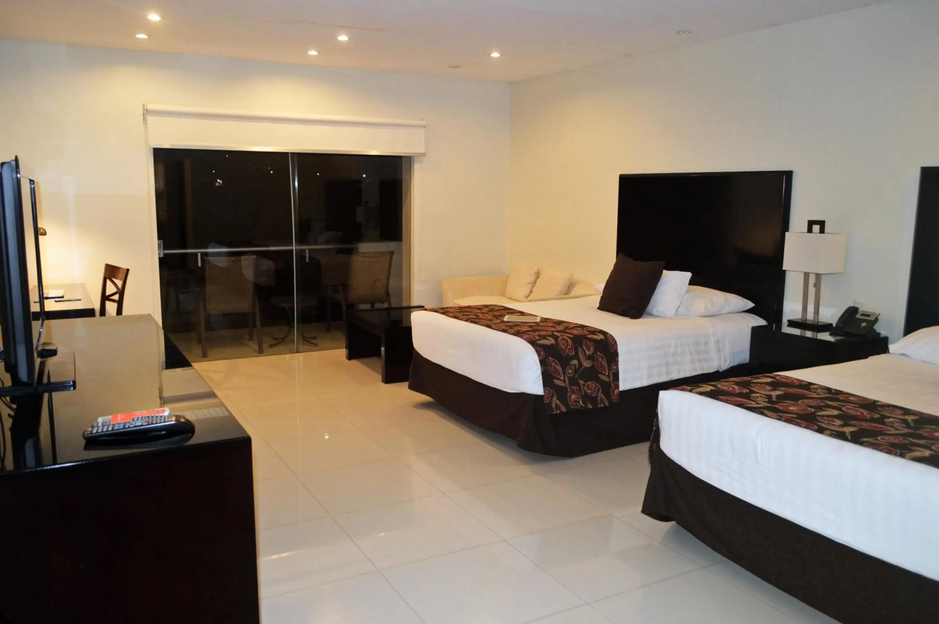 Bedroom, Bed in Sun Hotel