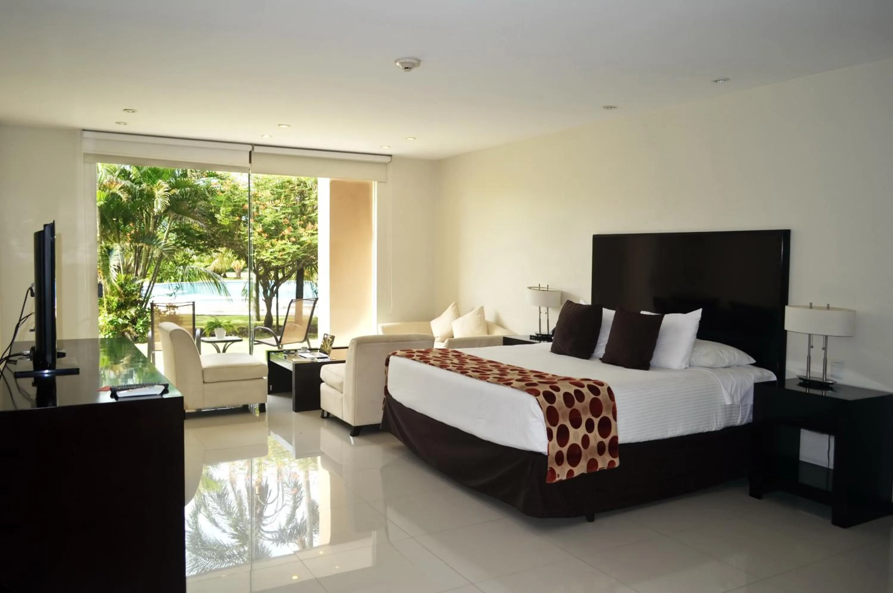 Photo of the whole room, Bed in Sun Hotel