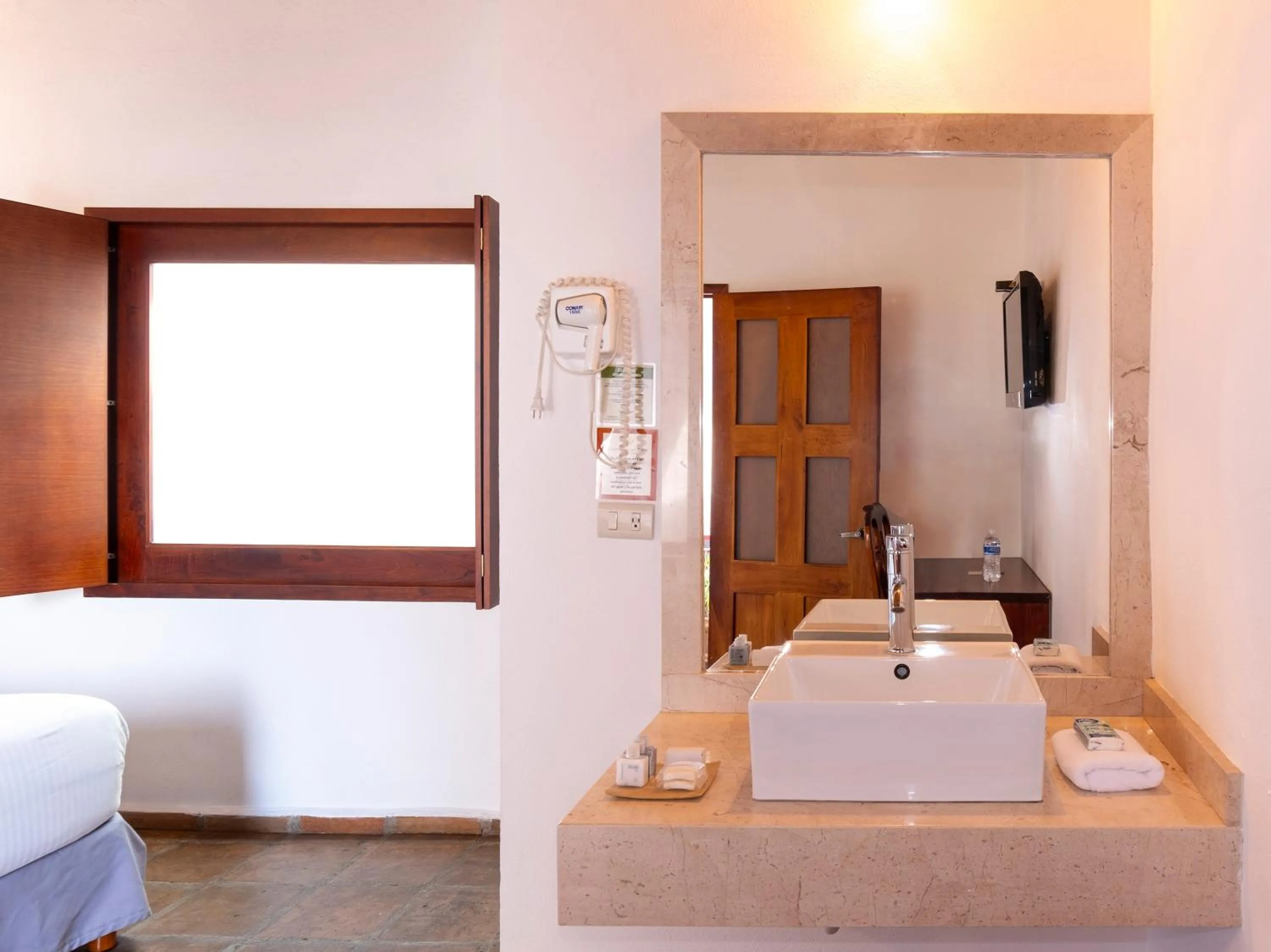 Bathroom, Bed in Hotel Casa Real Del Café