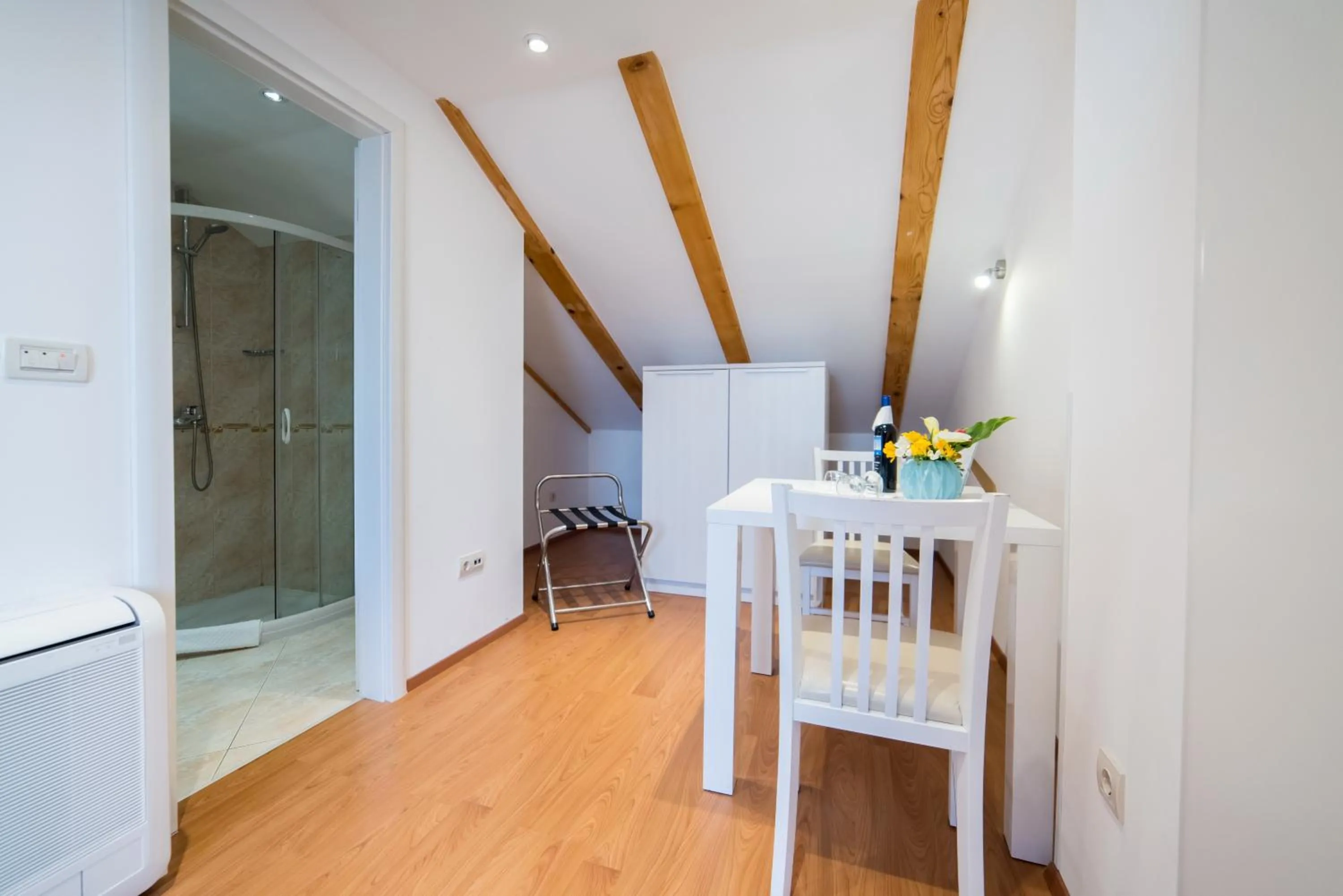 Dining area in Rooms Raič