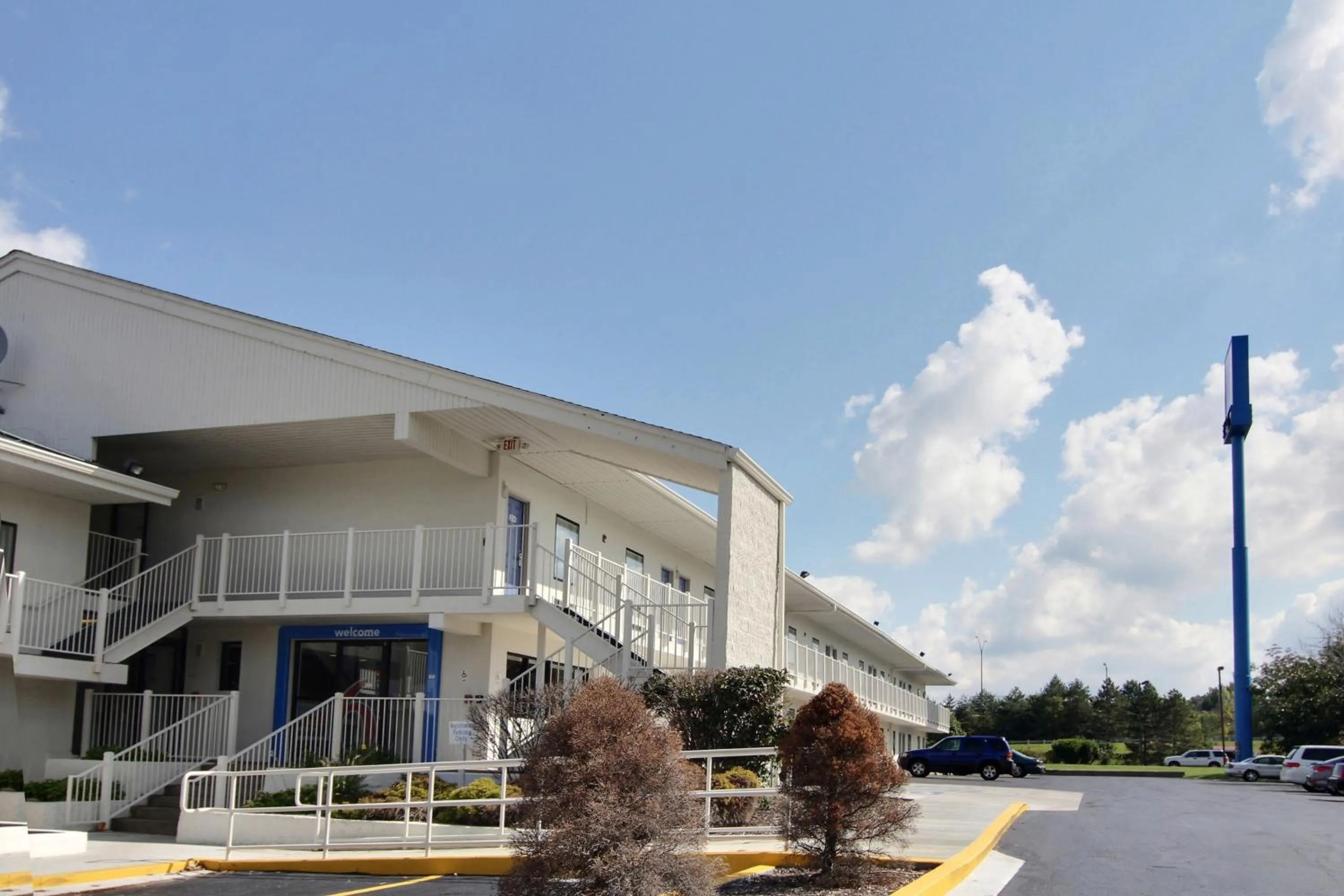 Property building in Motel 6-Middleburg Heights, OH - Cleveland