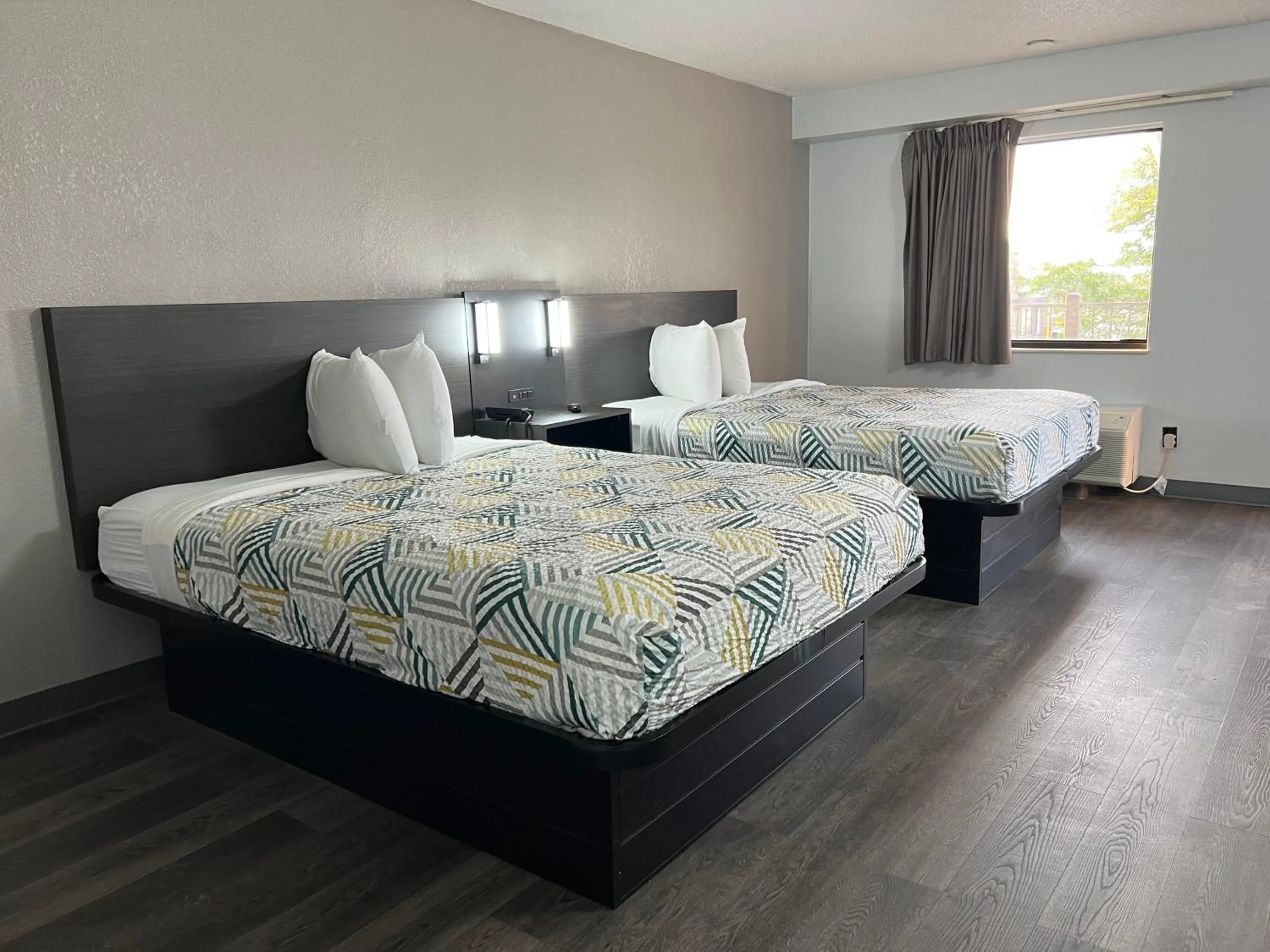 Bed in Motel 6-Middleburg Heights, OH - Cleveland