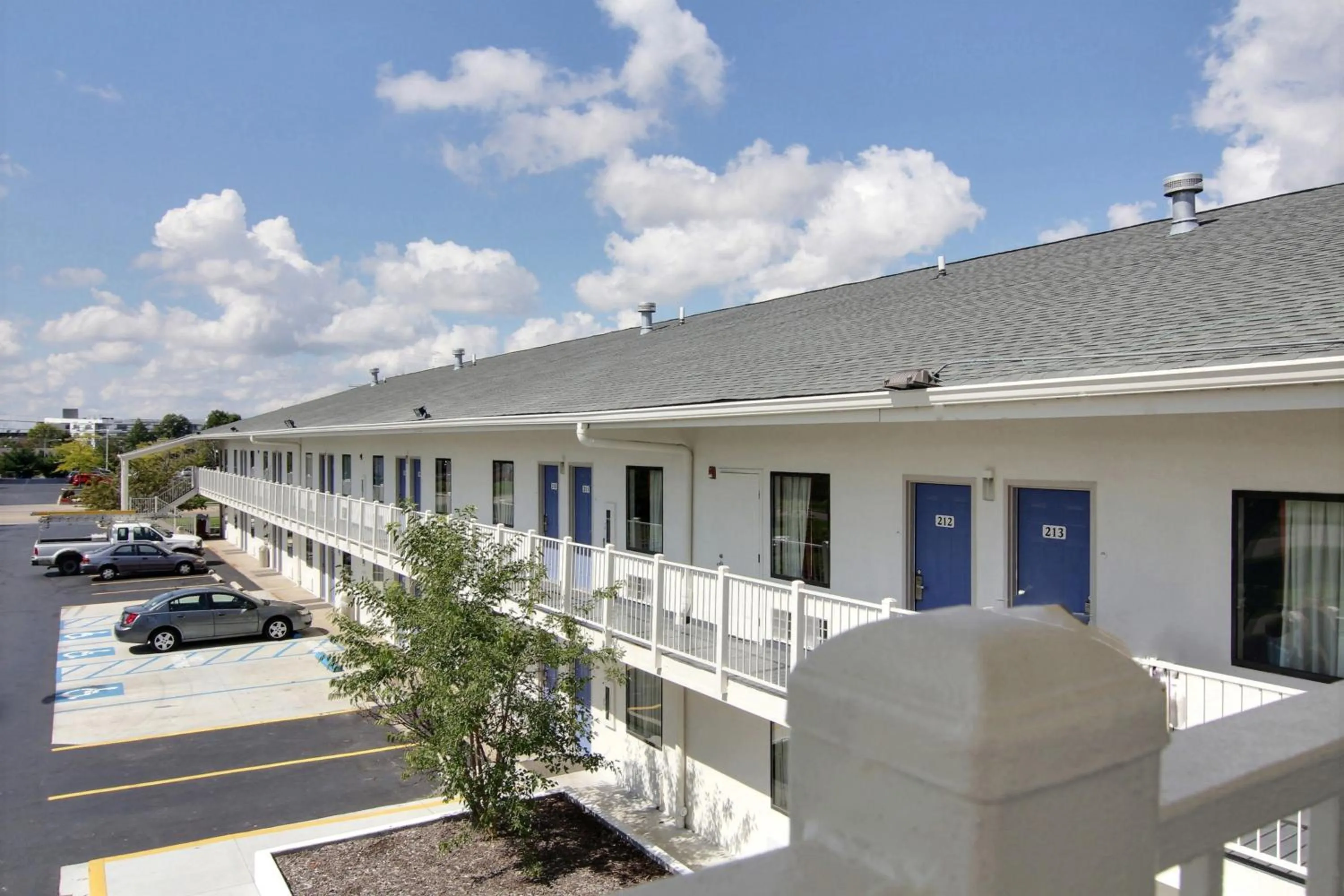 Property building in Motel 6-Middleburg Heights, OH - Cleveland