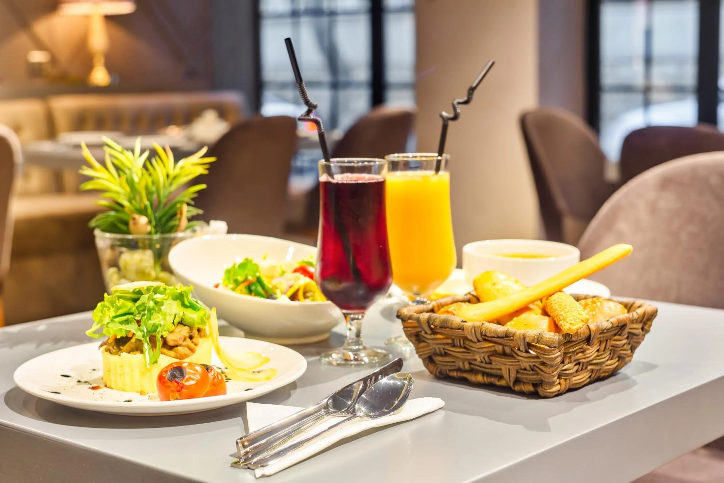 Food and drinks in Aksent Hotel