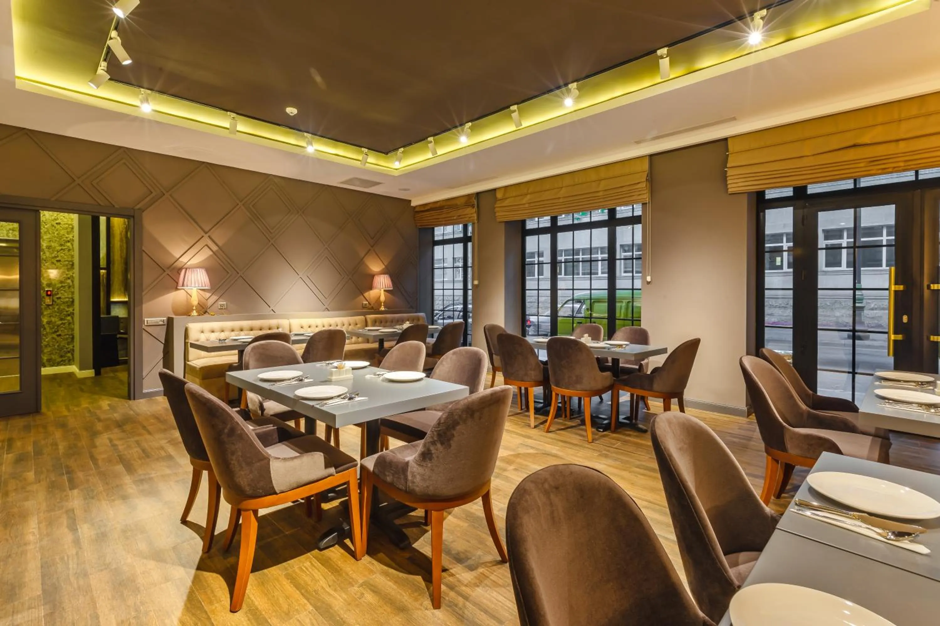 Restaurant/places to eat in Aksent Hotel