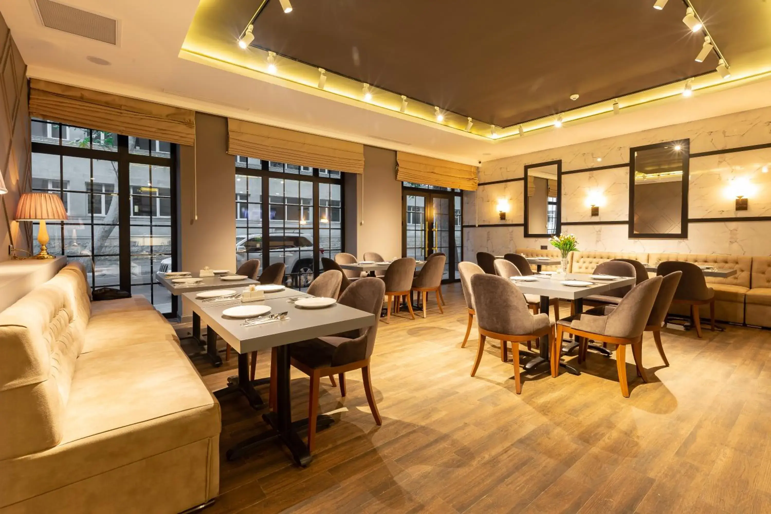 Restaurant/places to eat in Aksent Hotel Restaurant/places to eat in Aksent Hotel