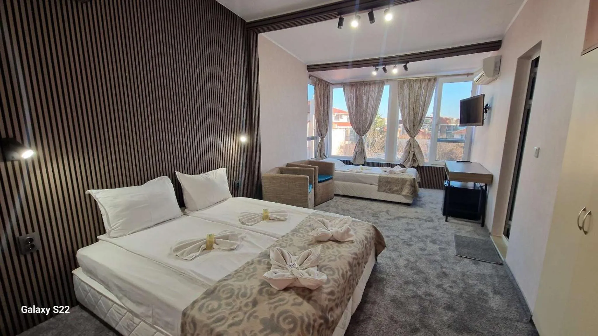 Bed in Family Hotel Kedara