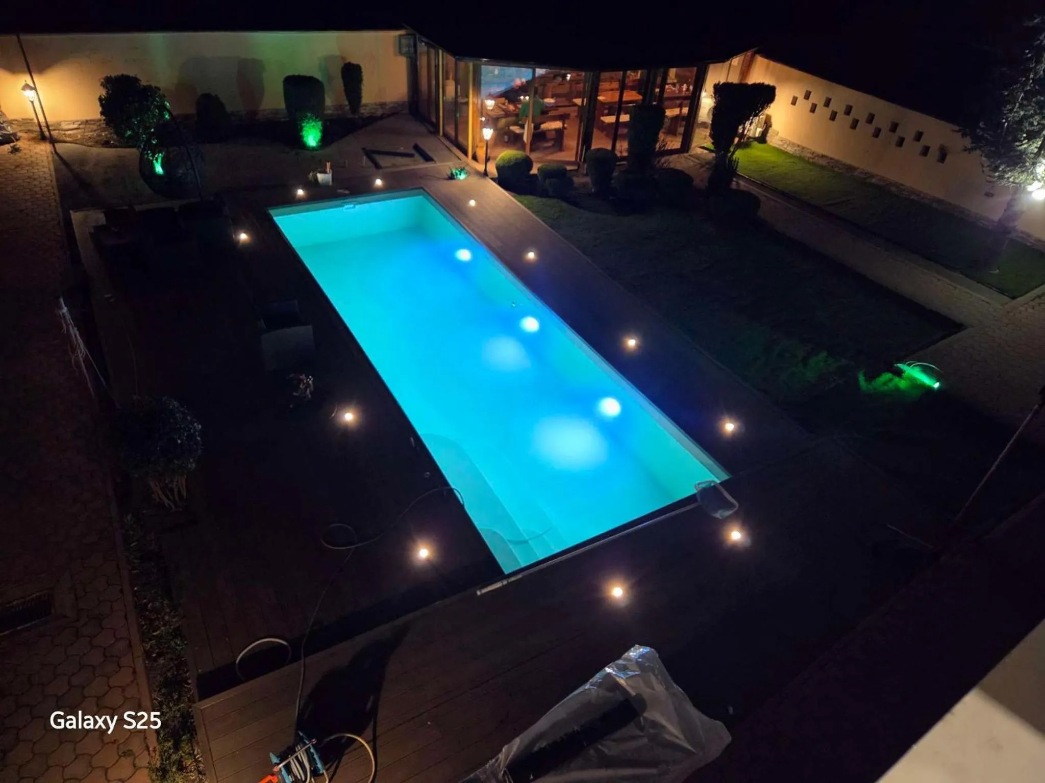 Swimming pool in Family Hotel Kedara