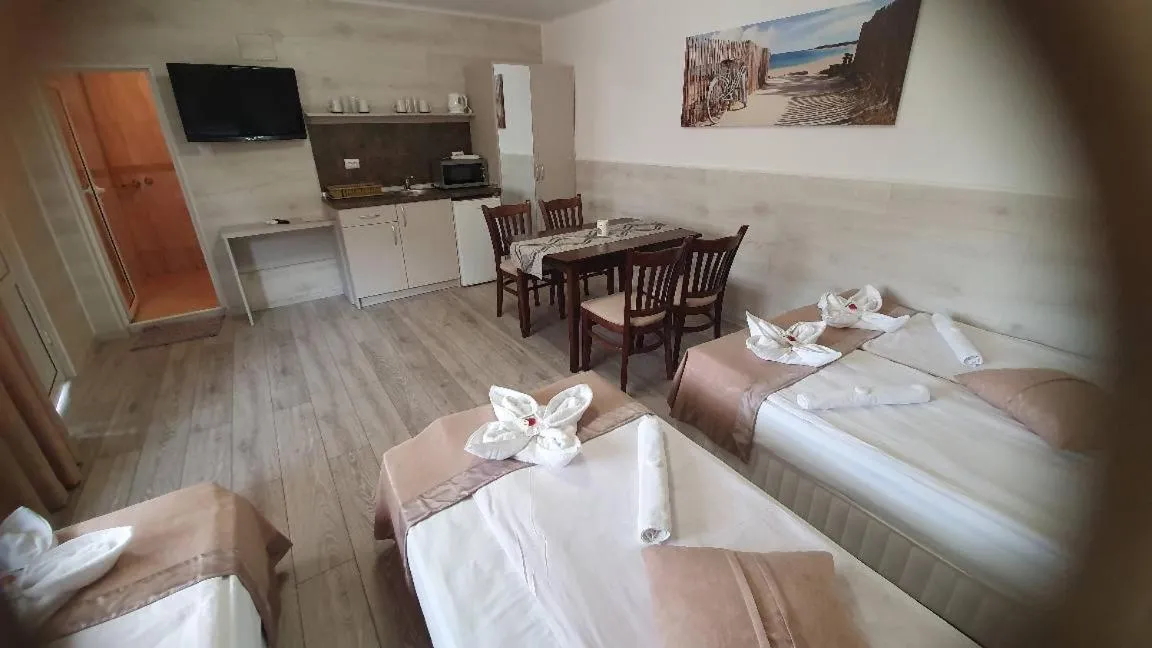 Bed in Family Hotel Kedara