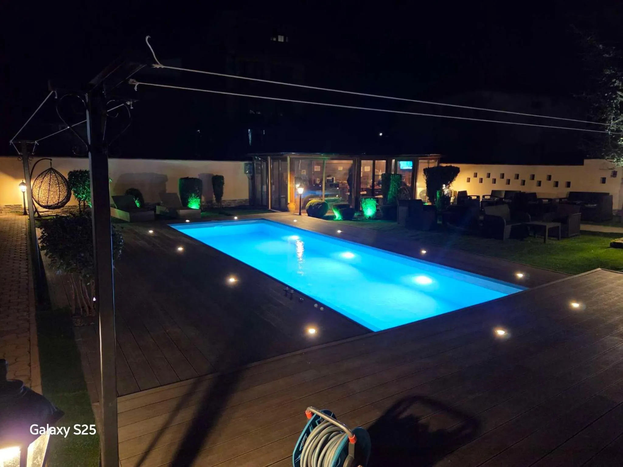 Swimming pool in Family Hotel Kedara