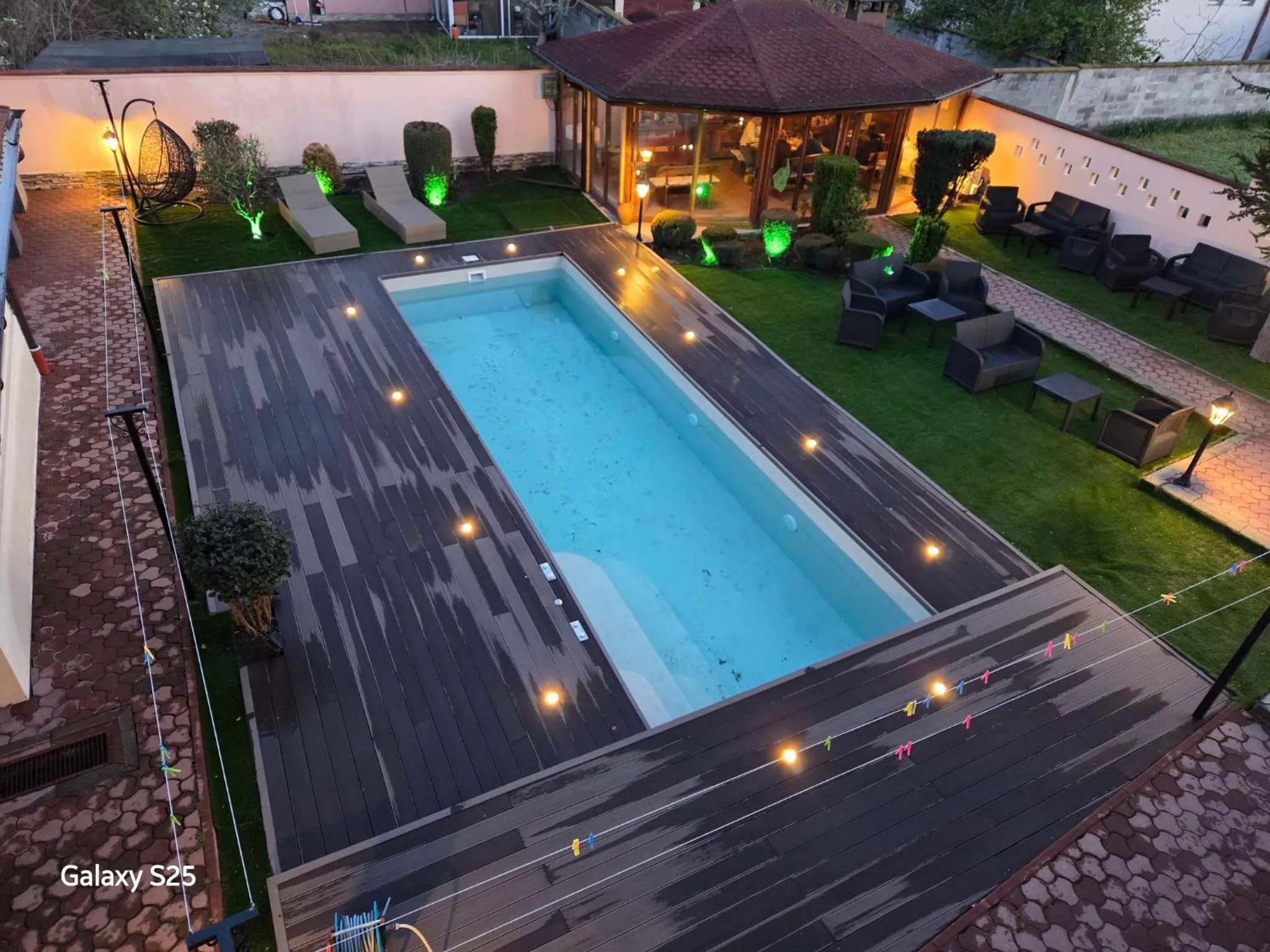 Swimming pool in Family Hotel Kedara