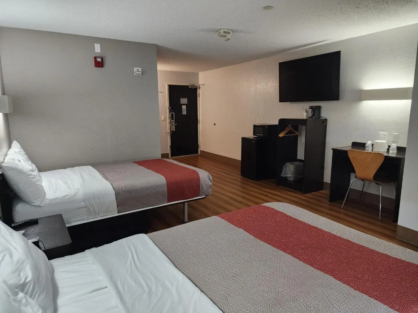 TV and multimedia, Bed in Motel 6-Biloxi, MS - Beach