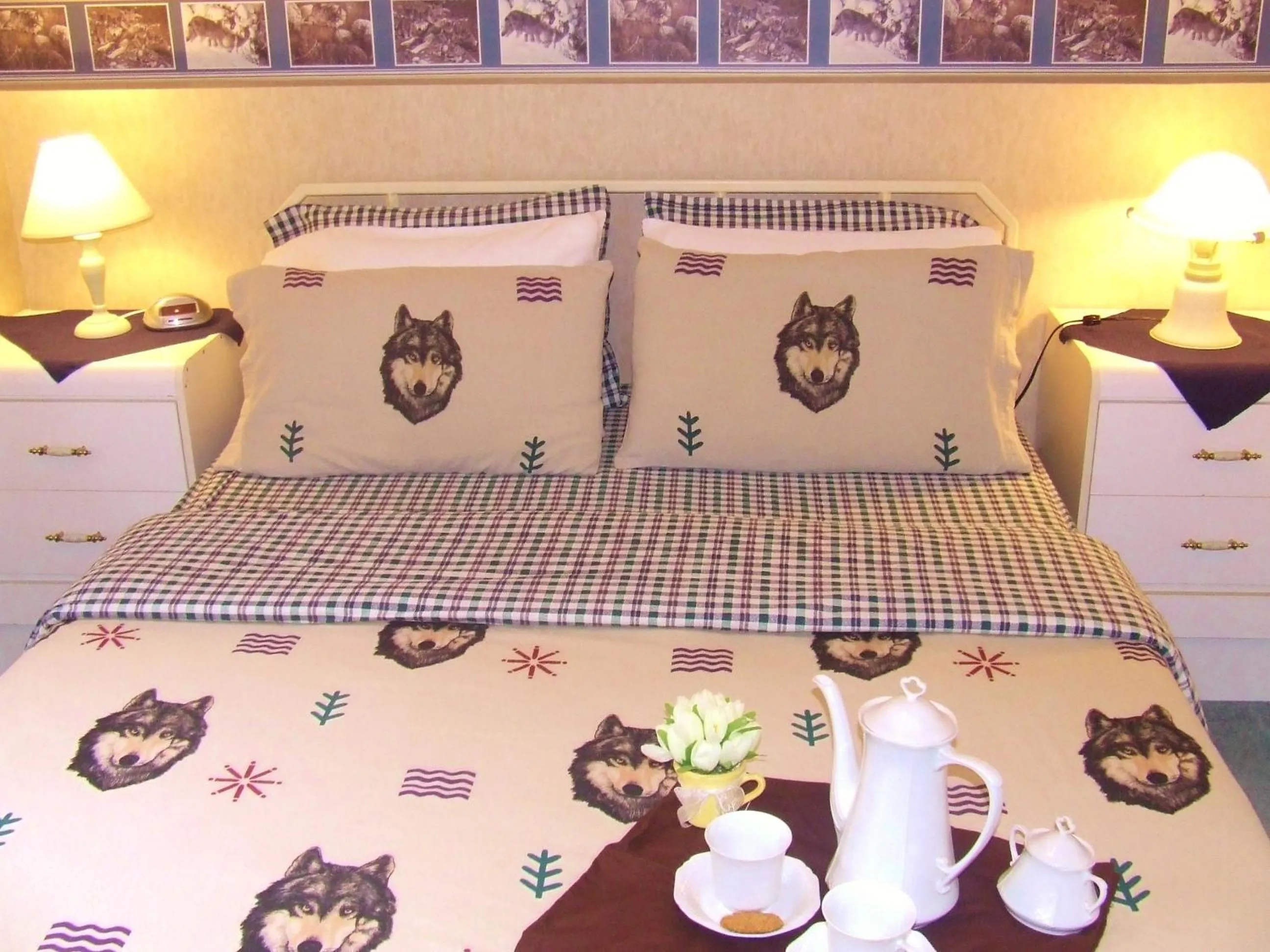 Queen Room with Garden View - single occupancy in Silvern Lake Trail Bed and Breakfast