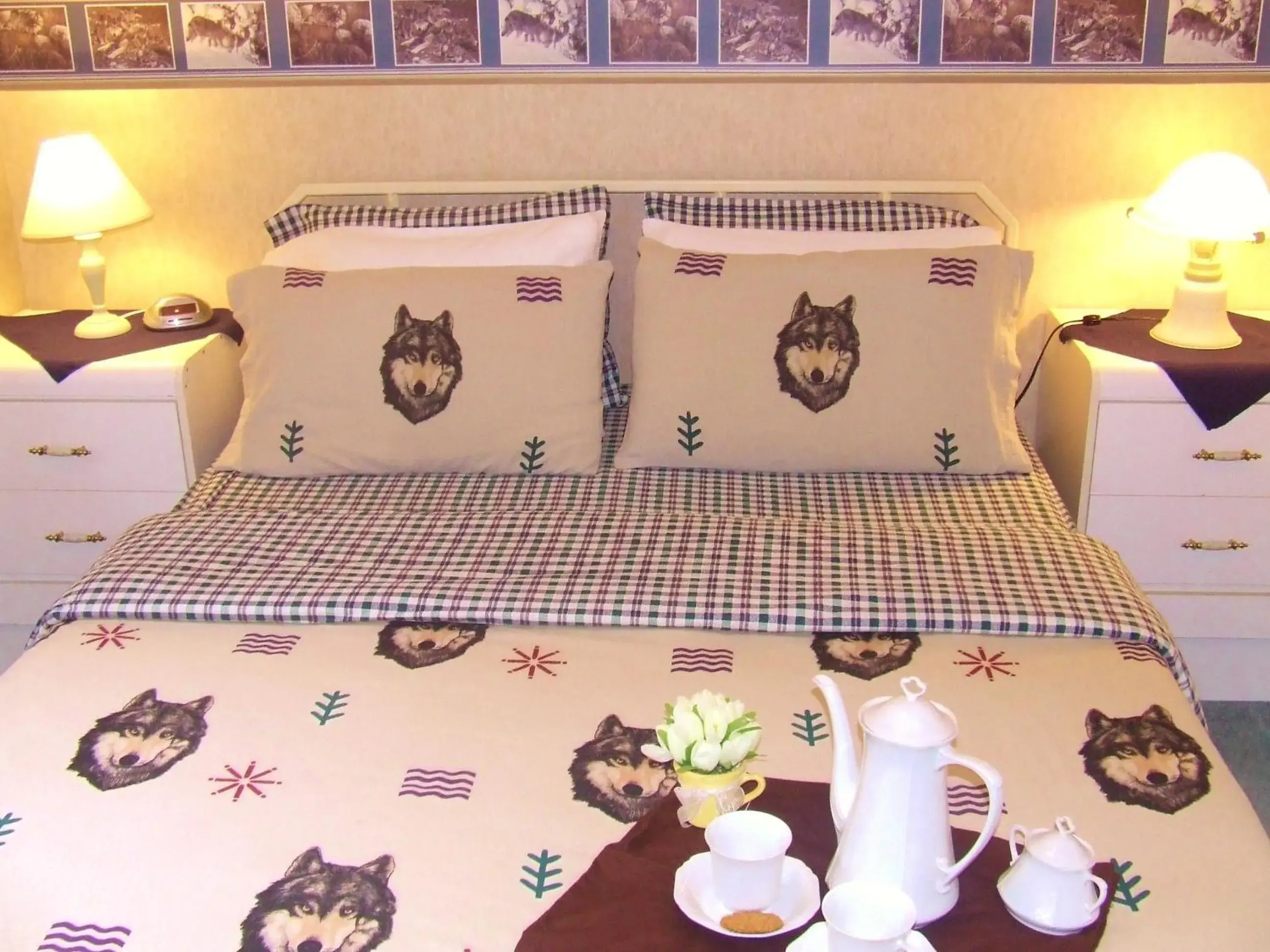 Queen Room with Garden View - single occupancy in Silvern Lake Trail Bed and Breakfast Queen Room with Garden View - single occupancy in Silvern Lake Trail Bed and Breakfast