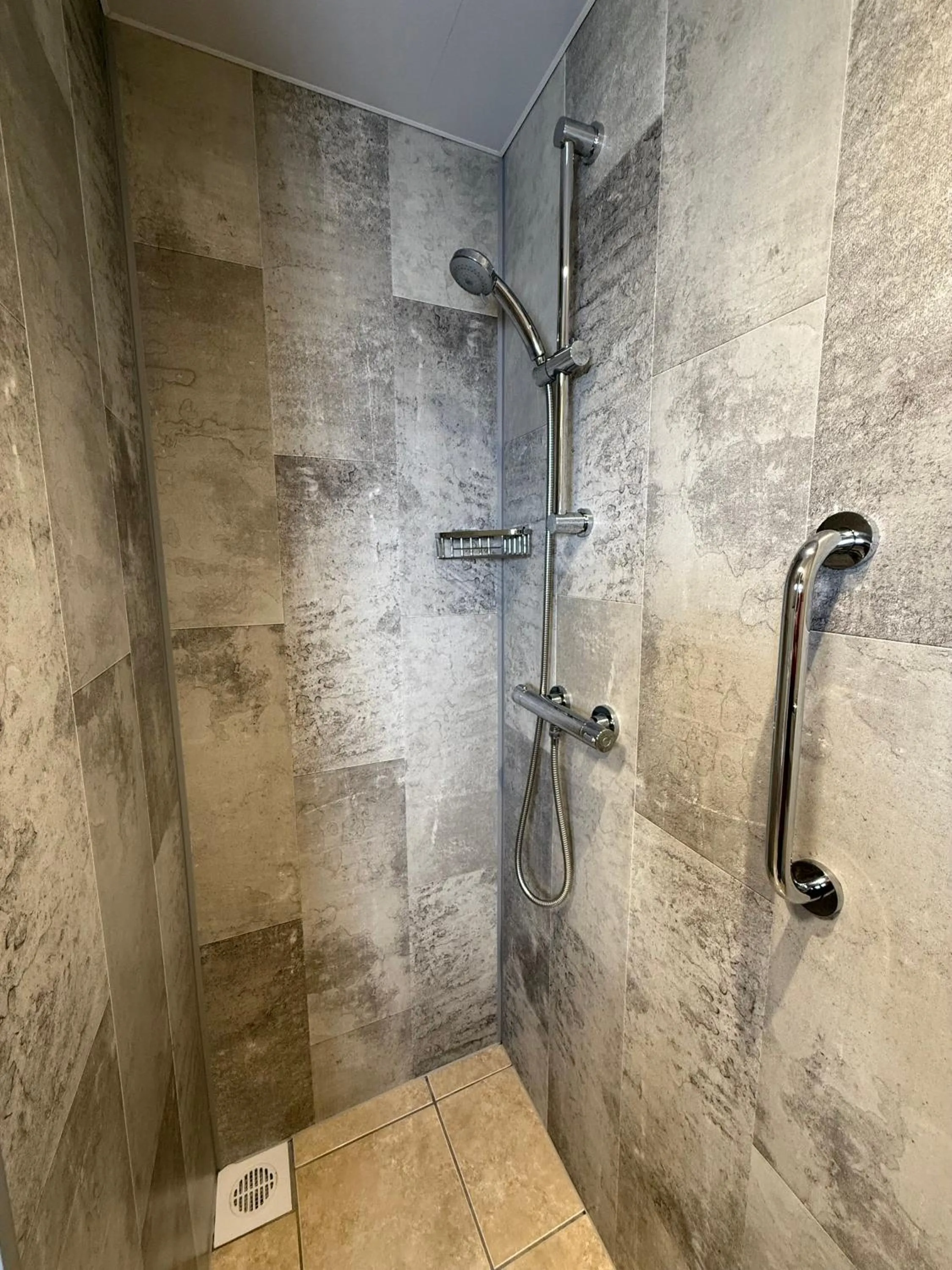 Shower in Sibton White Horse Inn