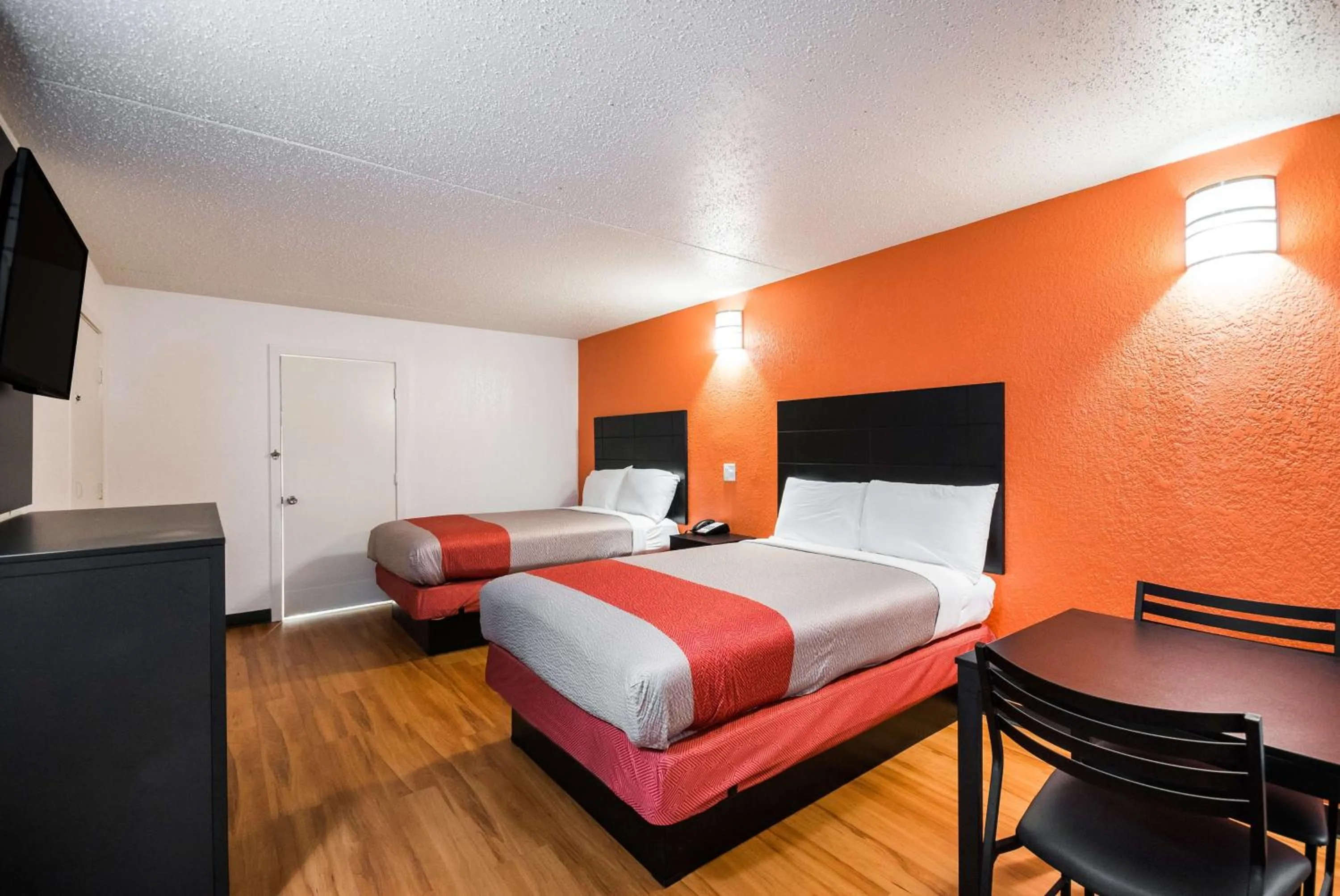 Photo of the whole room, Bed in Motel 6-Houston, TX - Brookhollow