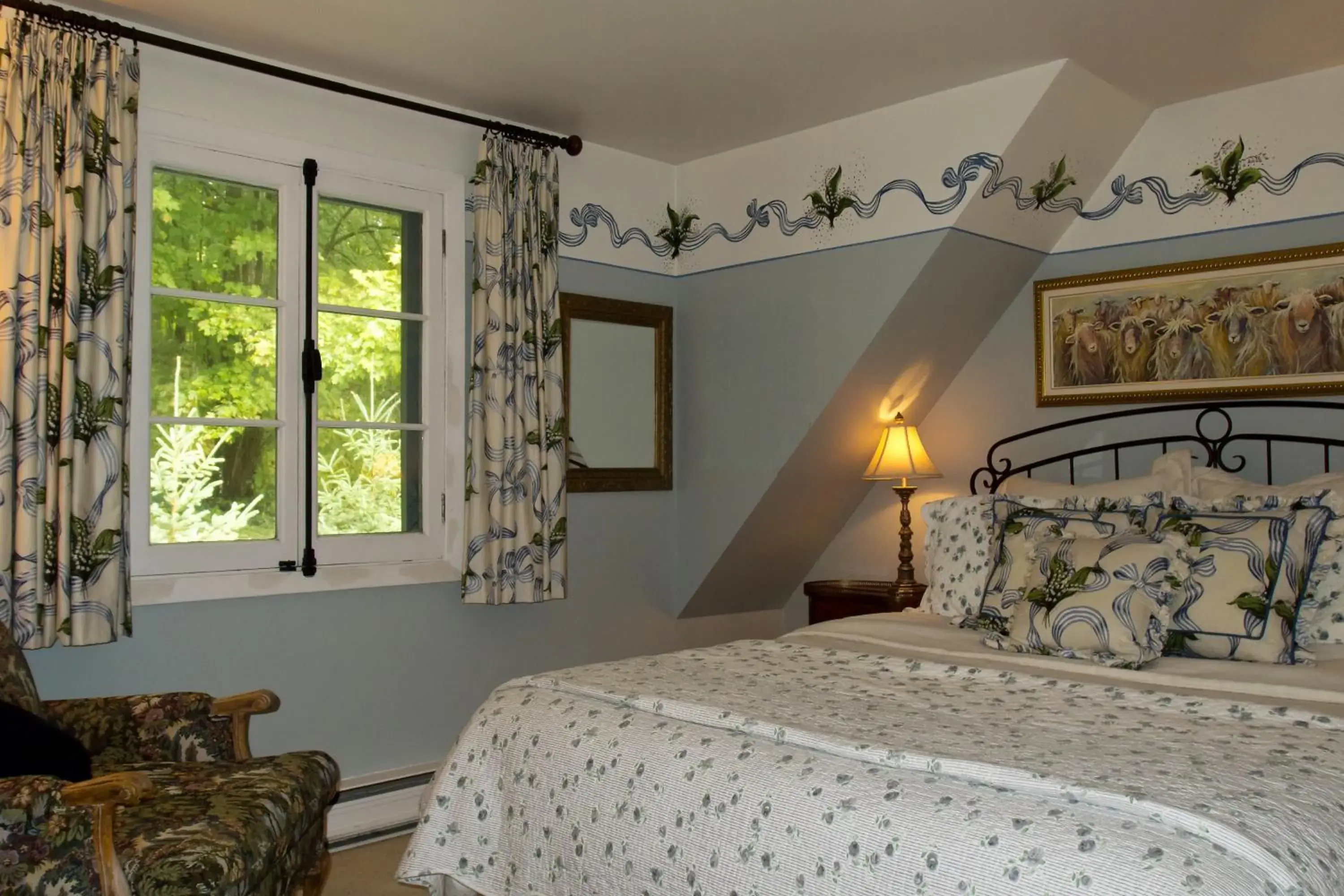 Deluxe Queen Suite in Le Petit Clocher Gite Touristique B & B Deluxe Queen Suite in Le Petit Clocher Gite Touristique B & B
