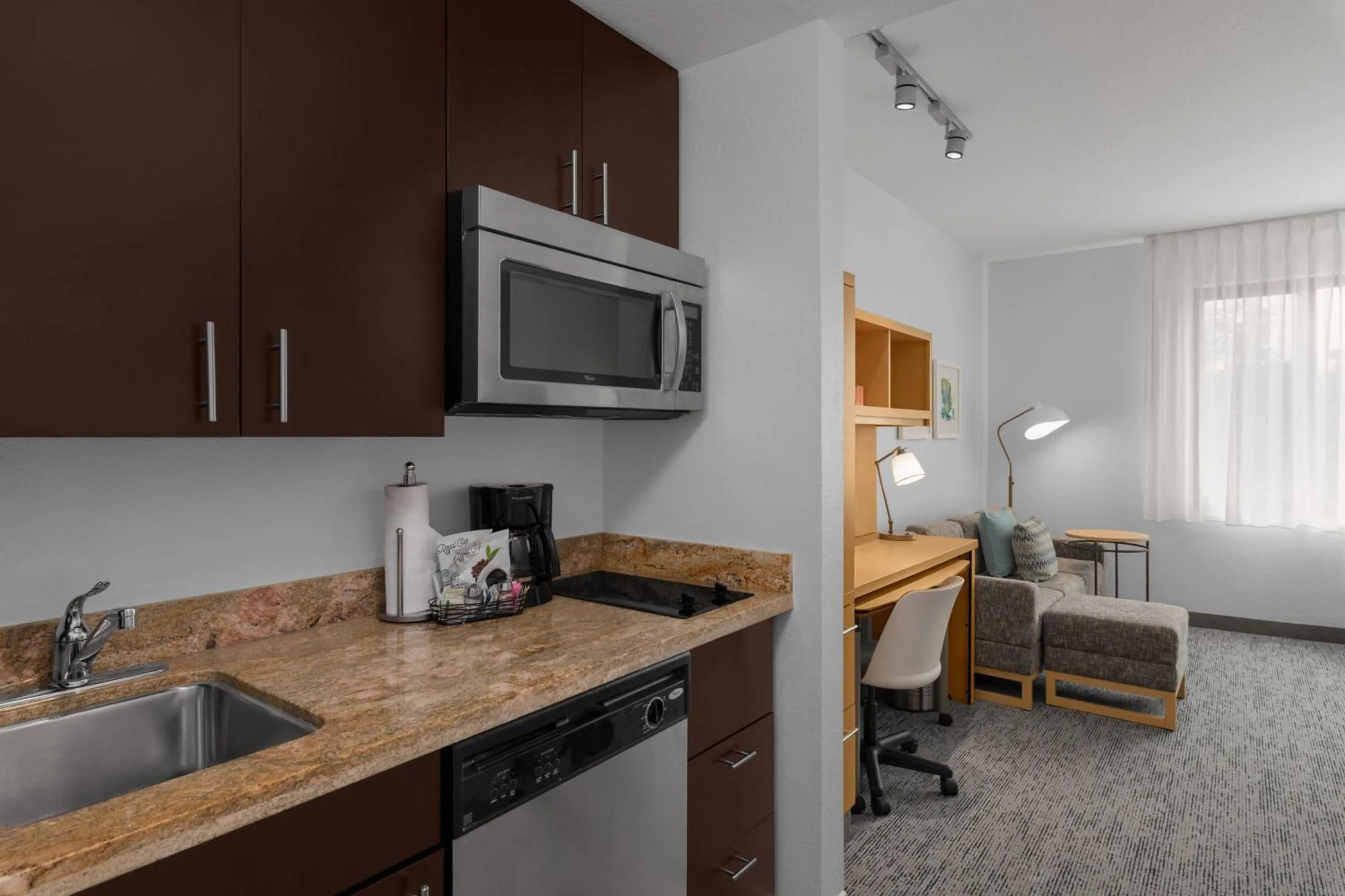 Kitchen or kitchenette in TownPlaces Suite Denver Airport at Gateway Park