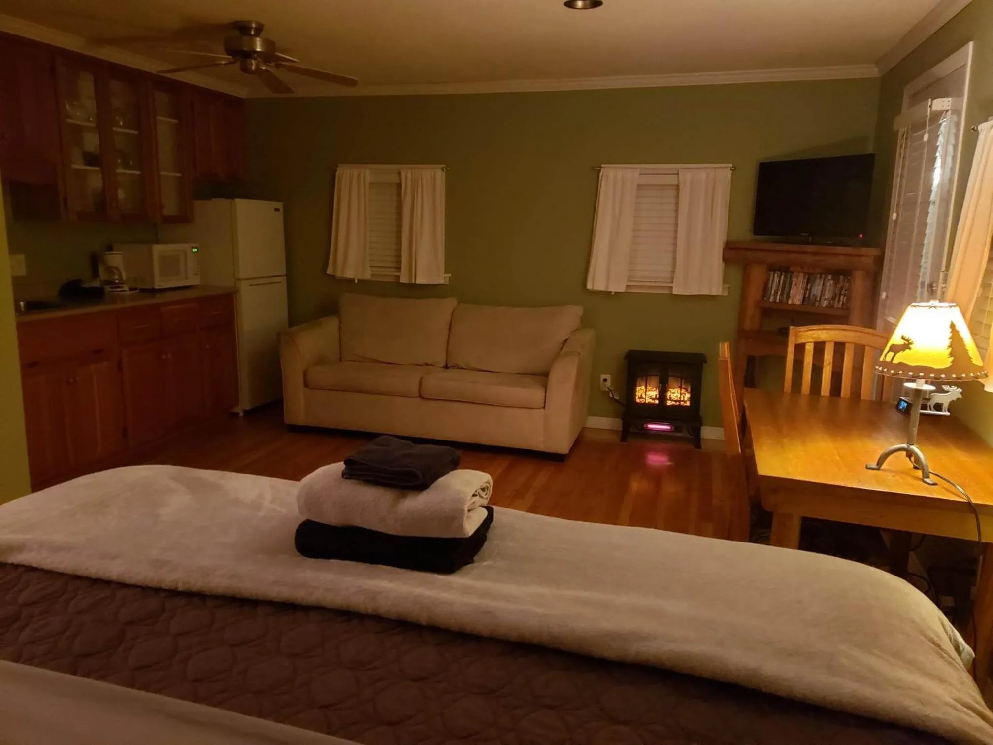 Bed in Riverbend Guest House