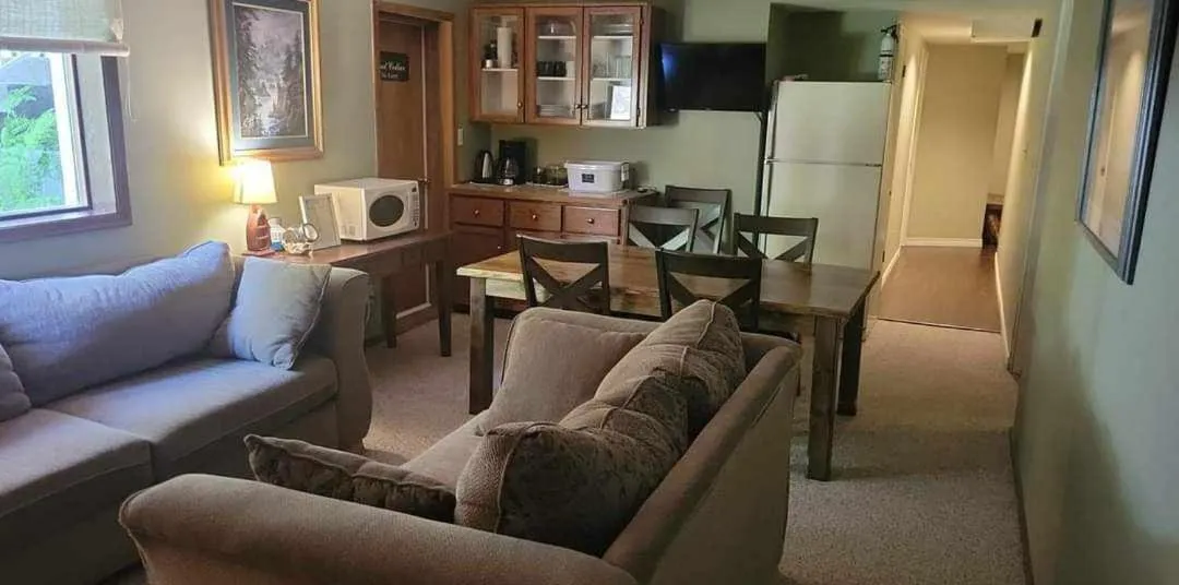 TV and multimedia in Riverbend Guest House