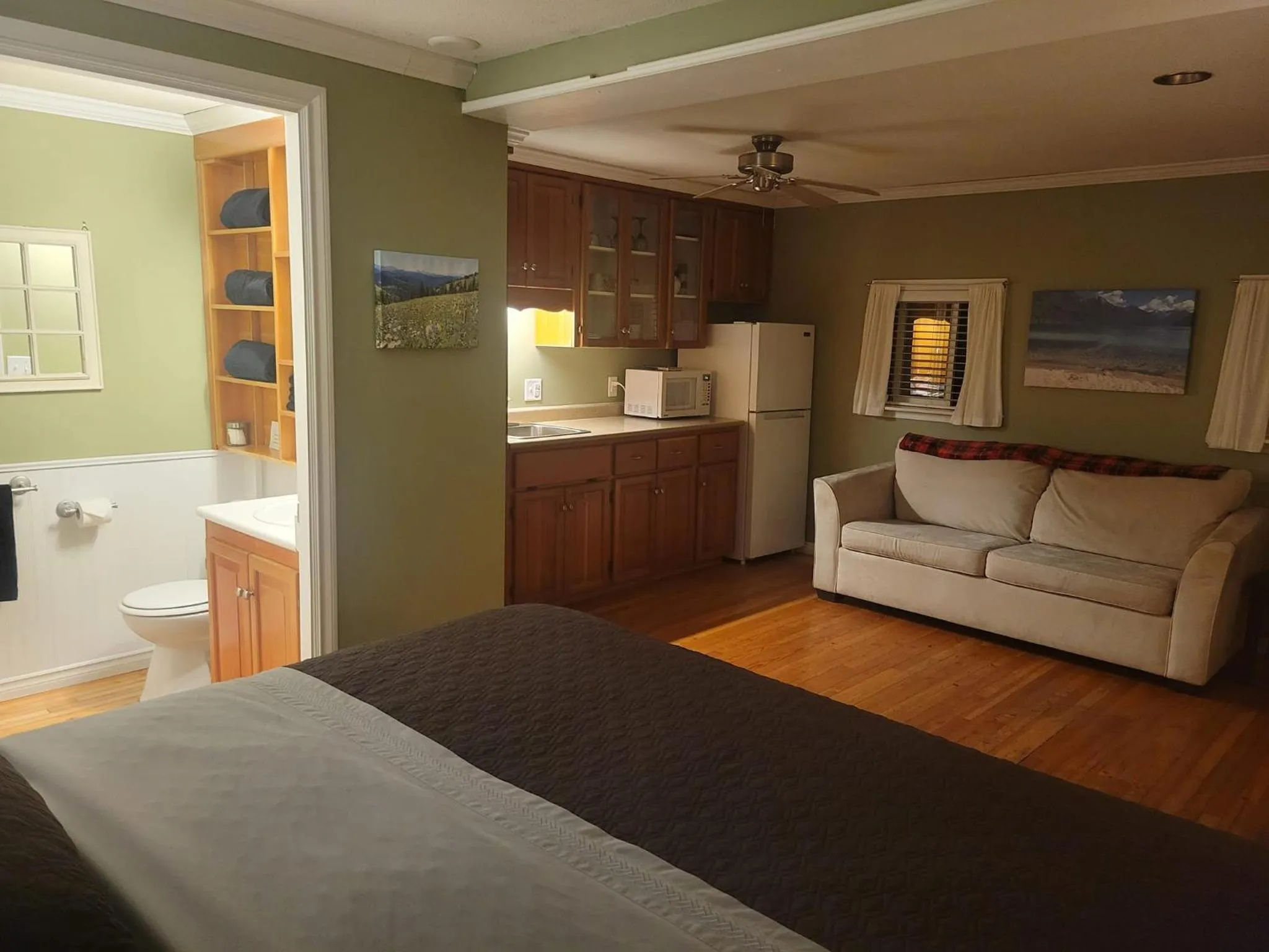 Photo of the whole room, Bed in Riverbend Guest House