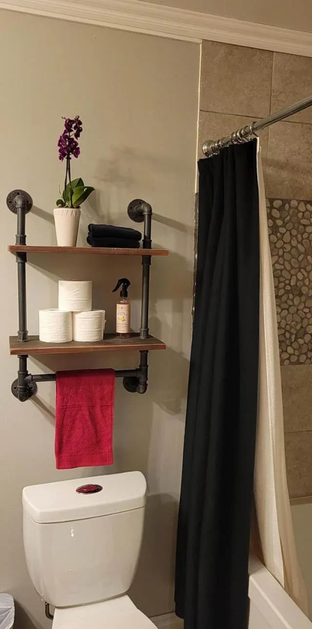 Toilet in Riverbend Guest House