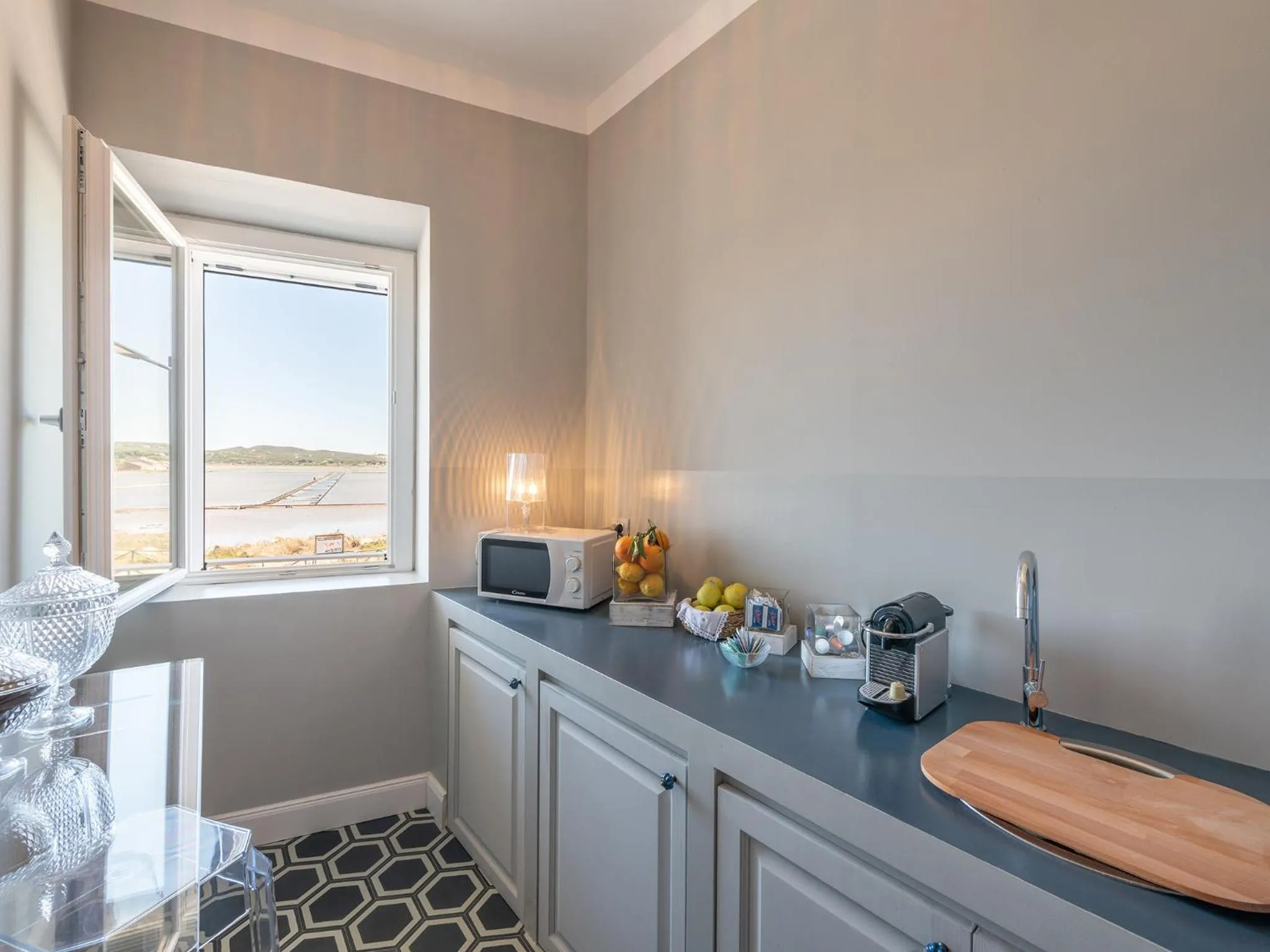 Coffee/tea facilities in AQUAMADRE Suites