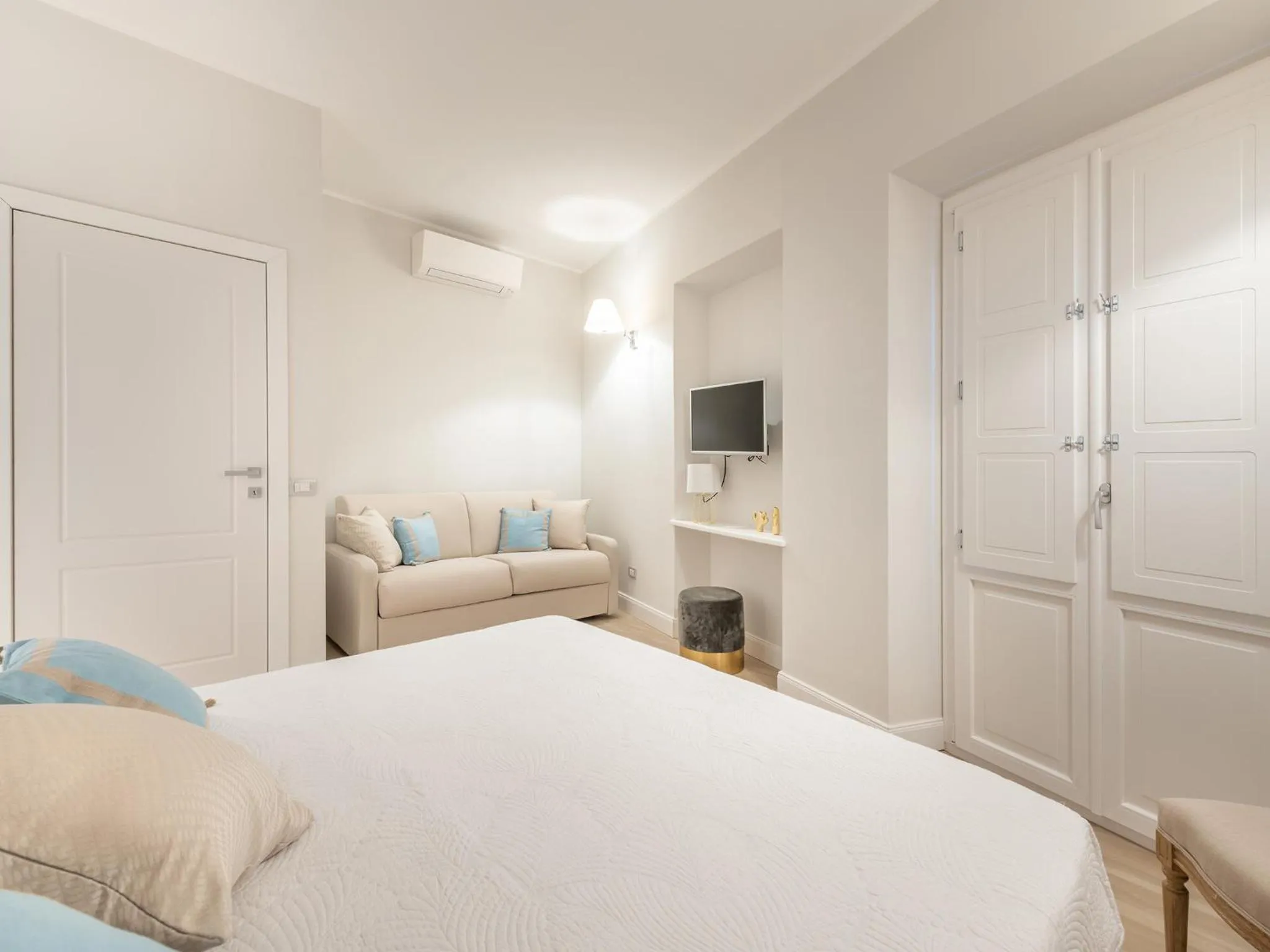 Bedroom, Bed in AQUAMADRE Suites