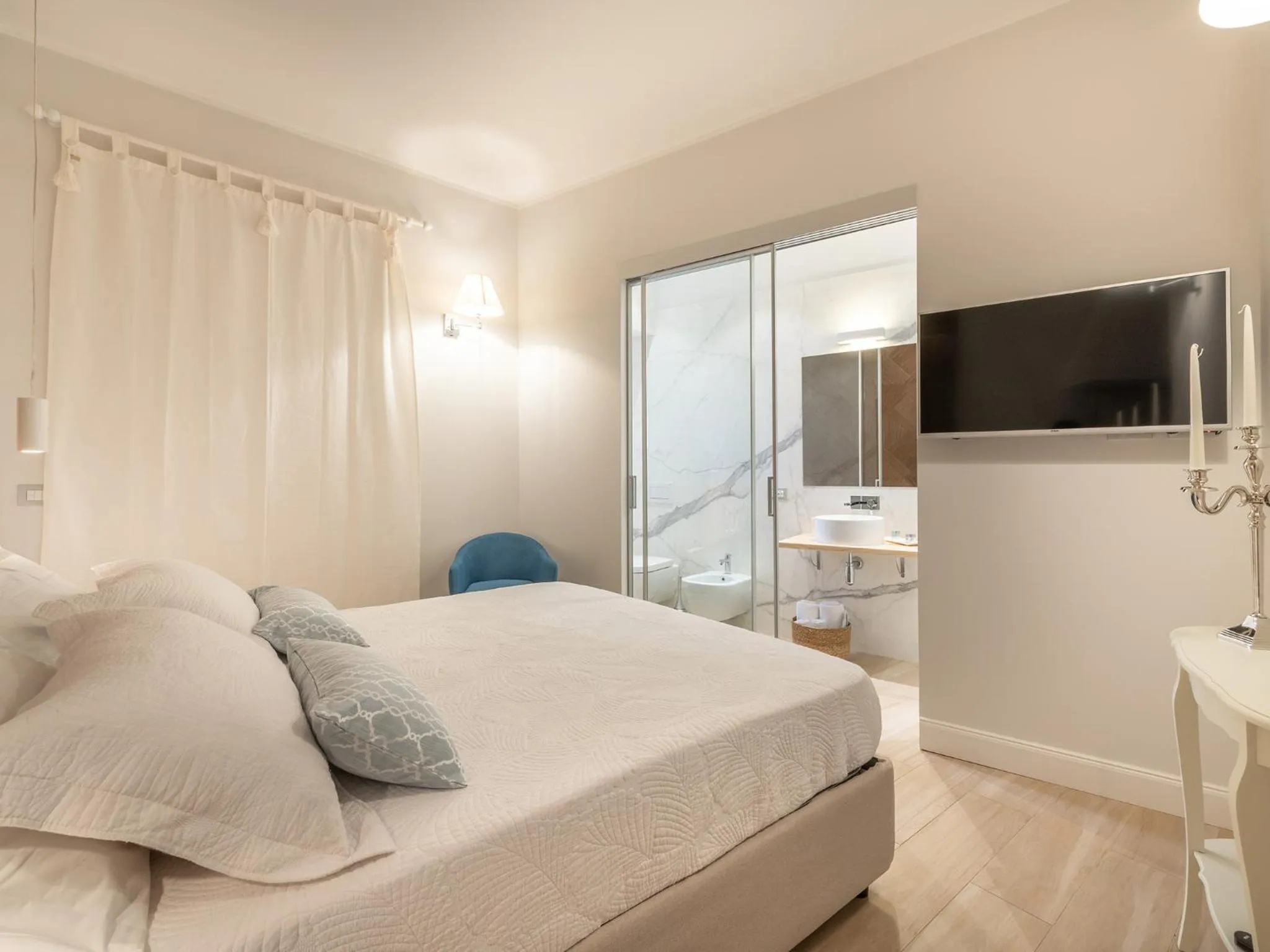 Bedroom, Bed in AQUAMADRE Suites