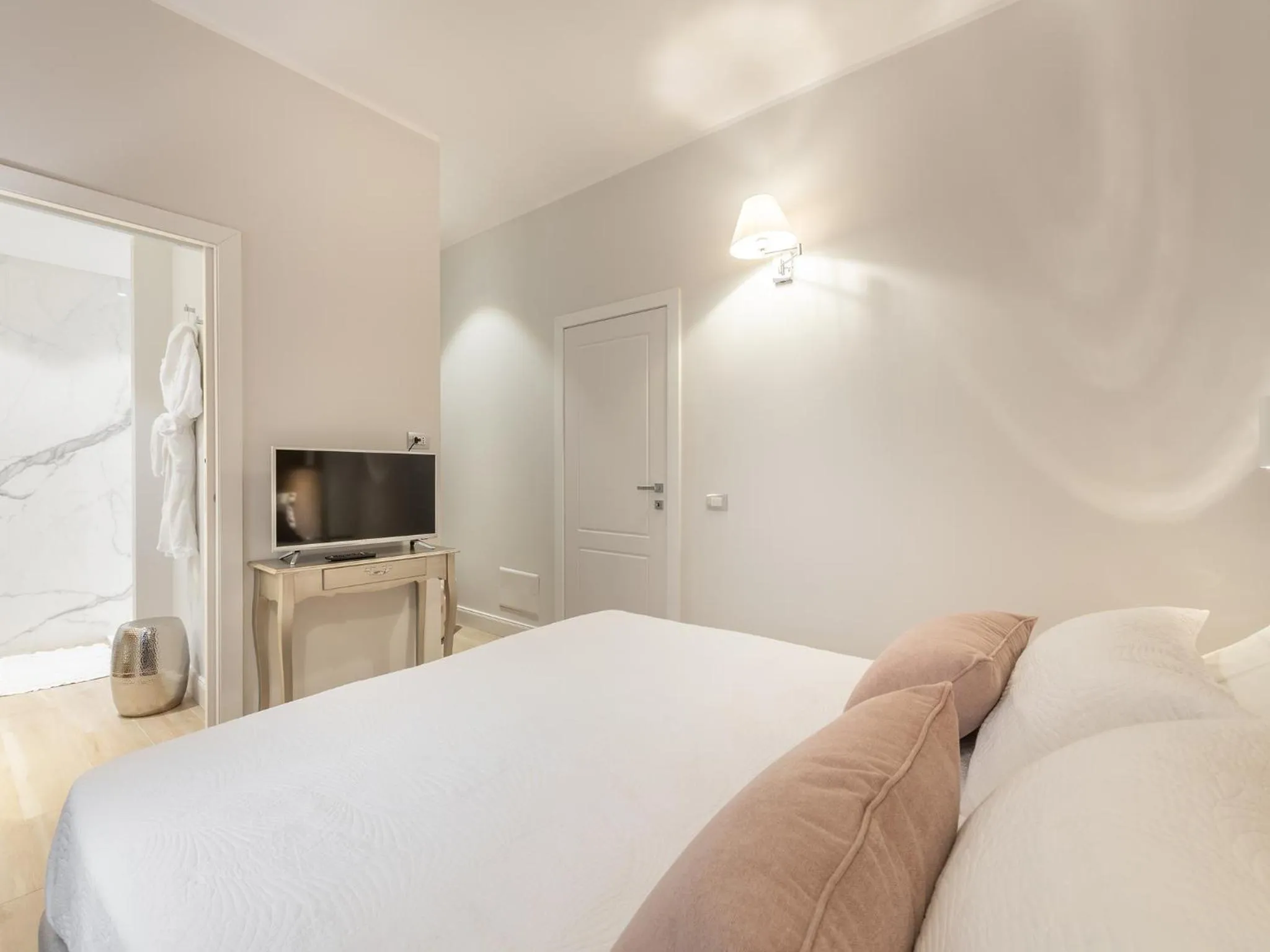 Bedroom, Bed in AQUAMADRE Suites